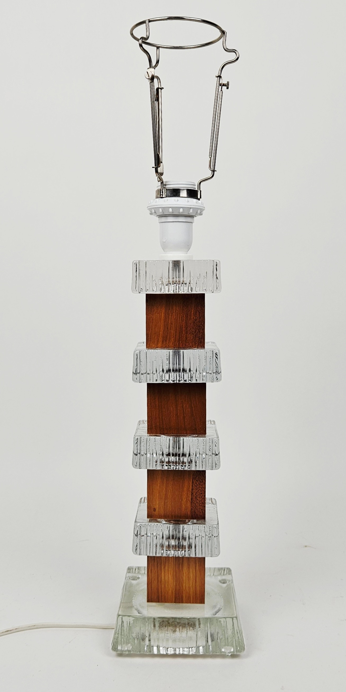 BORDSLAMPA, teak och glas, 1900-talets andra hälft.