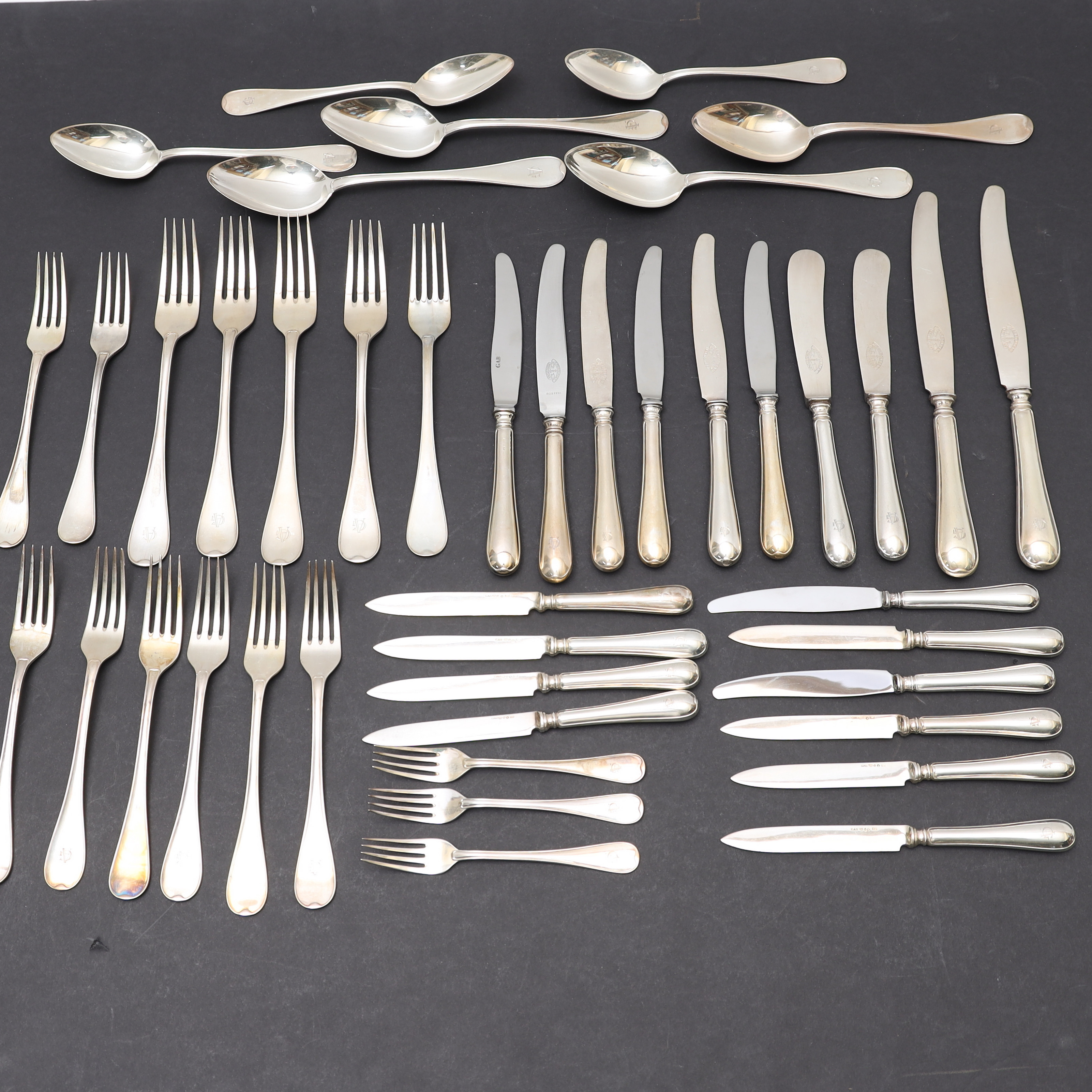 BESTICKUPPSÄTTNING,43 delar, "Svensk rund" Silver.