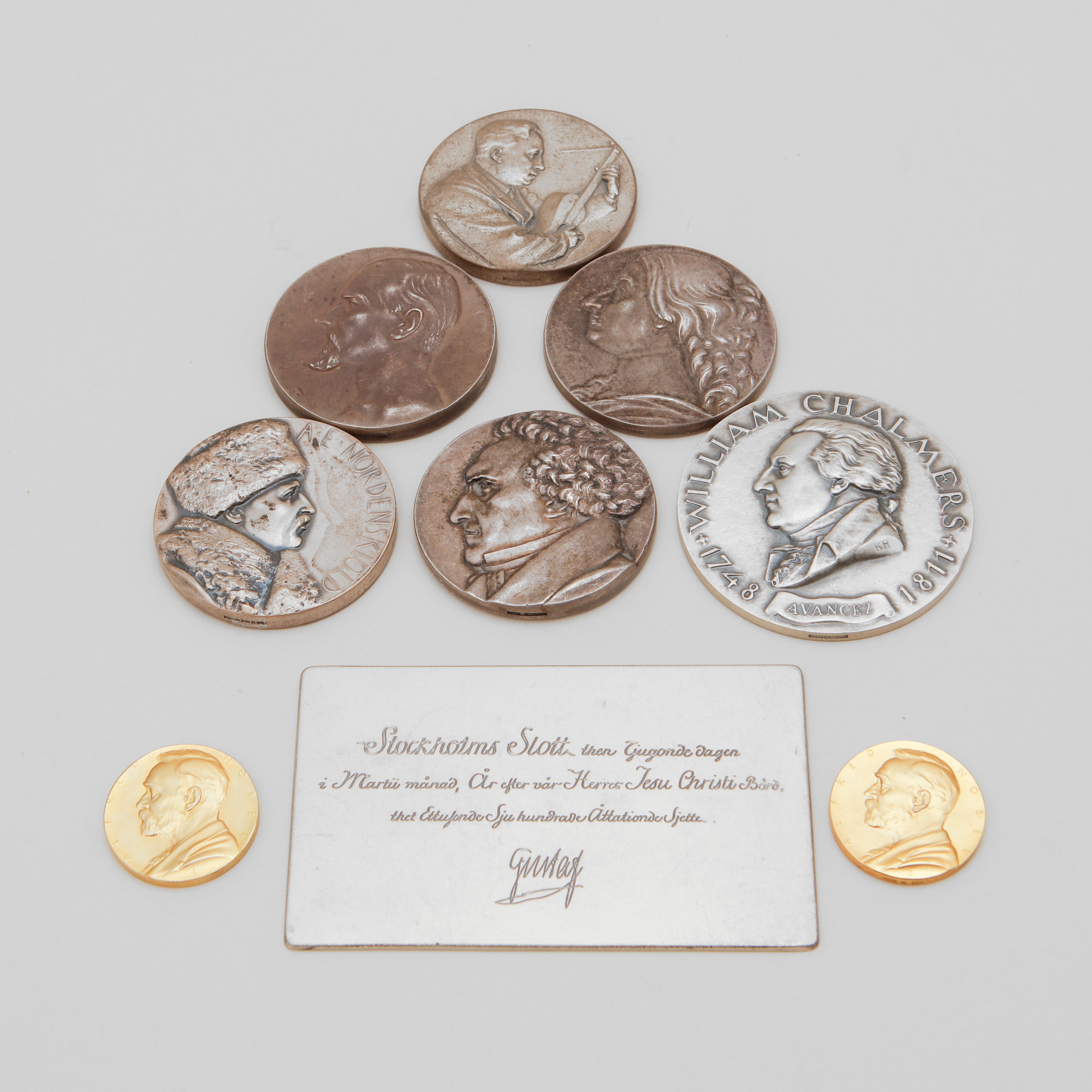 MEDALJER OCH PLAKETT, 9 st, silver, vikt ca 557 gram.