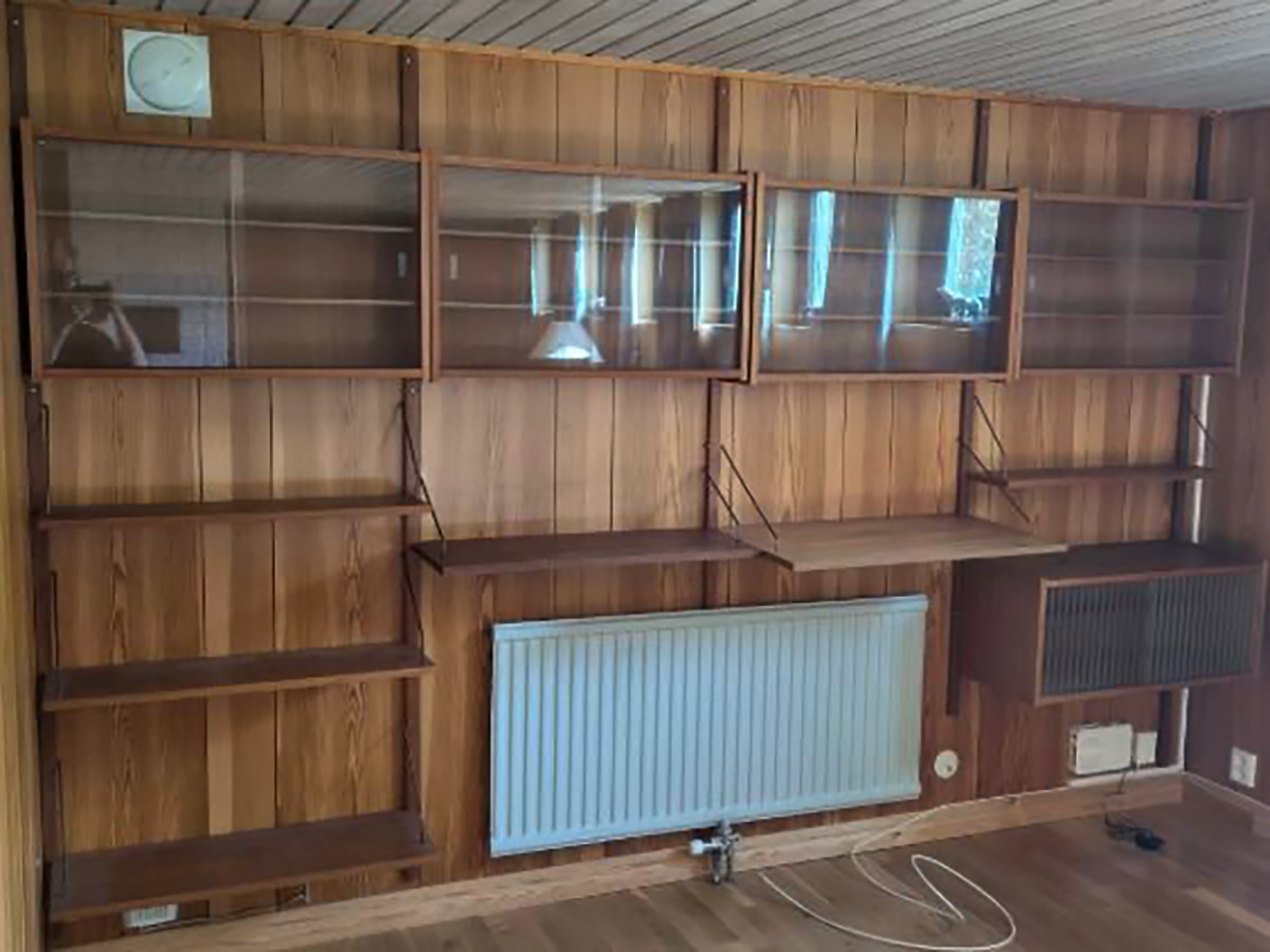 VÄGGHÄNGD BOKHYLLA, teak, omkring 1900-talets mitt.