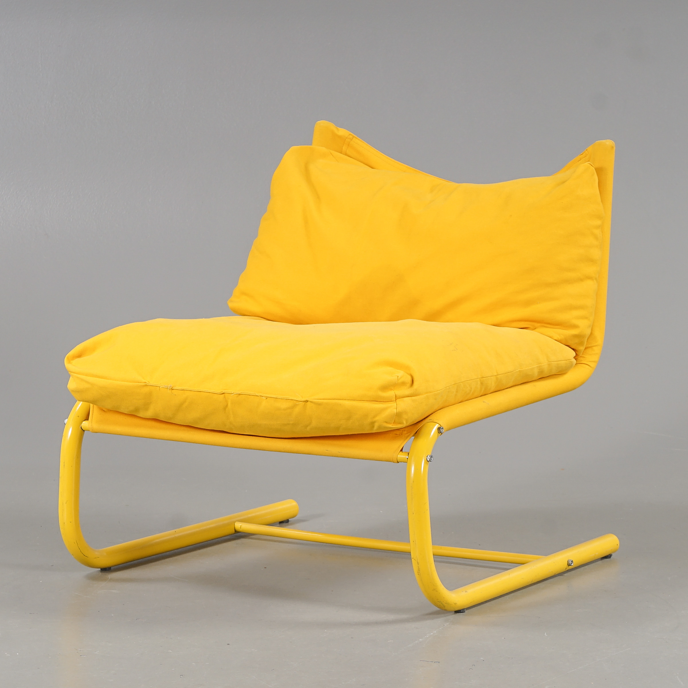 JAN DRANGER & JOHAN HULDT. Fåtölj "Stuns" Stålrör, gul textilklädsel, KF-Interiör, 1970-tal.