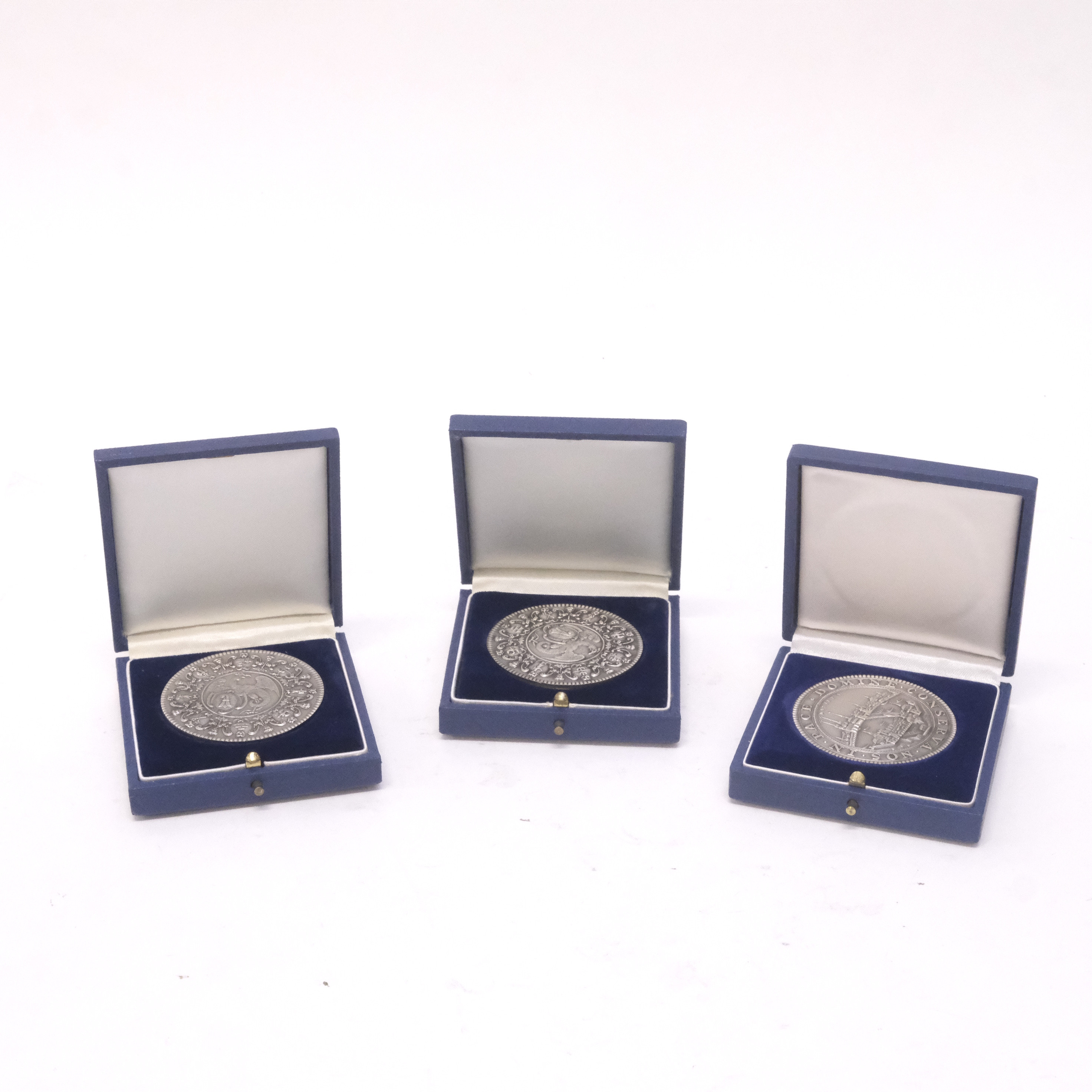TRE MINNESMEDALJER, SILVER.