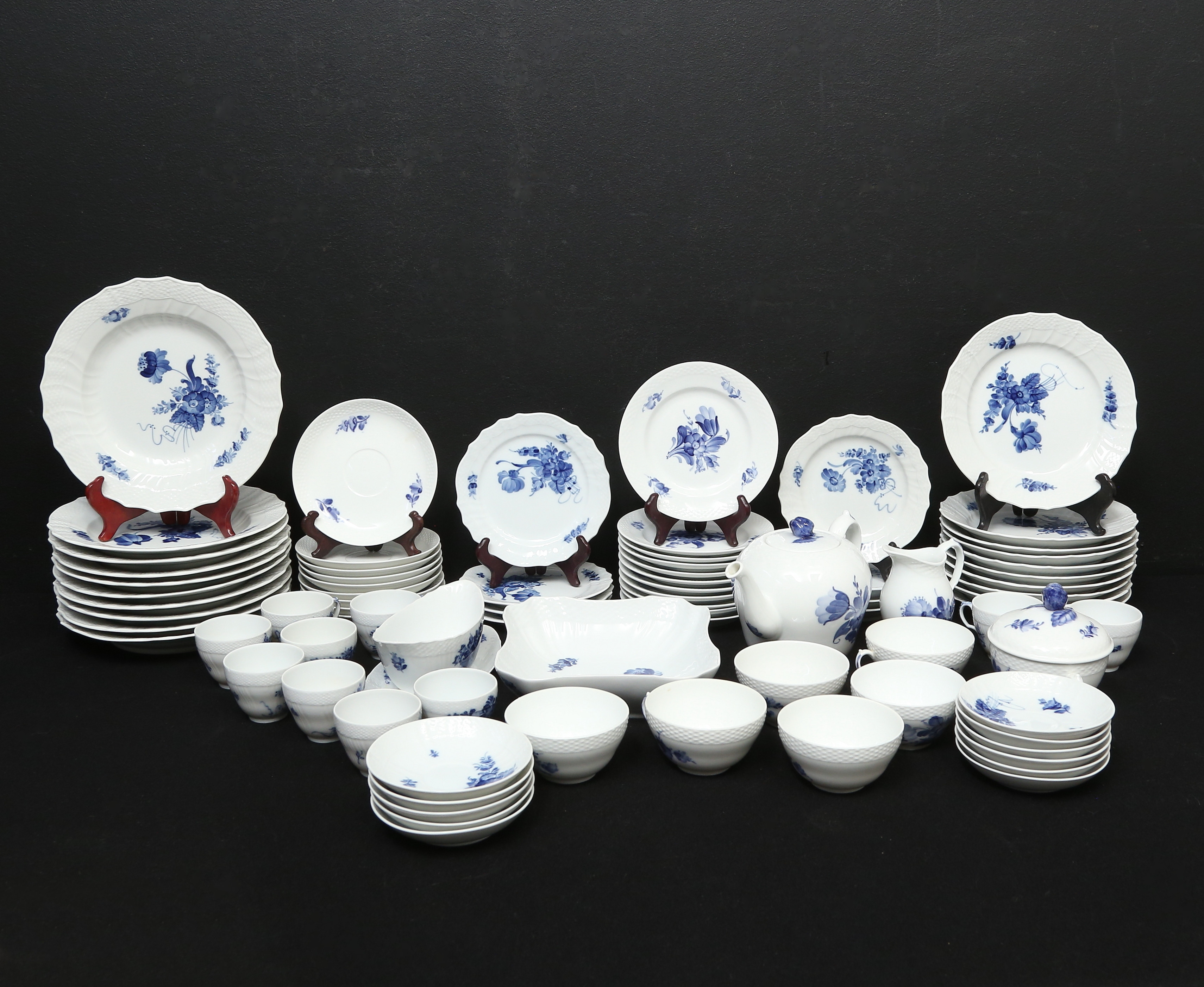 SERVISDELAR, 60 delar, porslin, Blå Blomst, Royal Copenhagen, Danmark.