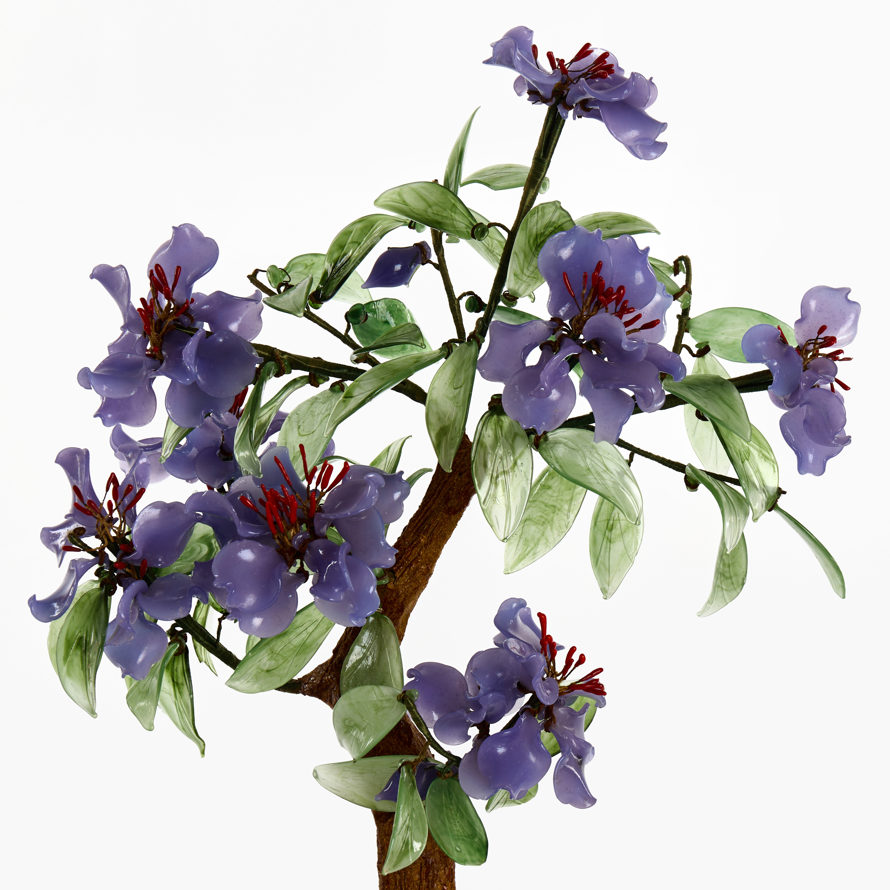 DEKORATIONSTRÄD samt DRUVKLASAR, 5 delar, Asien, 1900-talets andra hälft. Frukter löv och blommor i glas resp. agat.