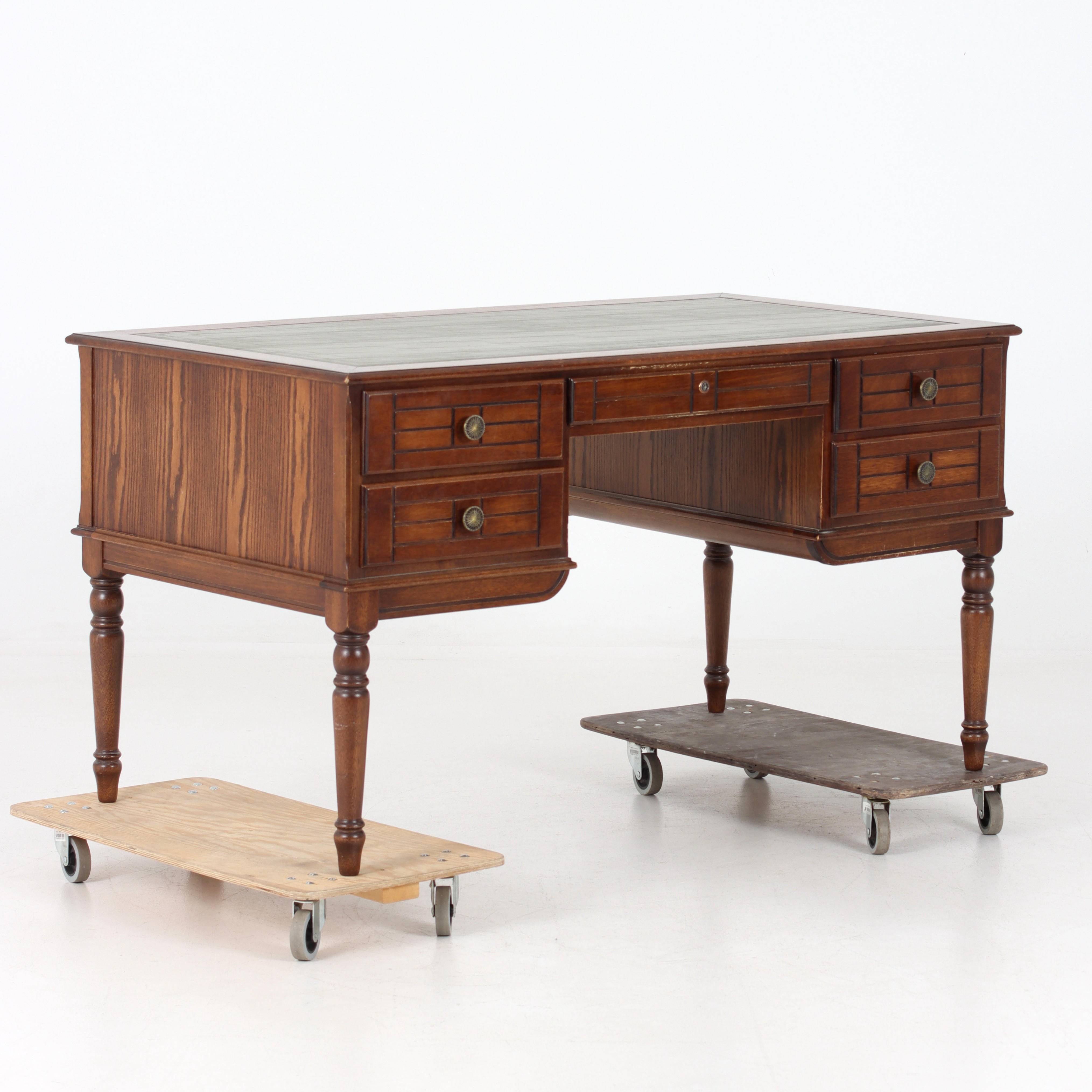 SKRIVBORD, engelsk stil, 1900-talets andra hälft.