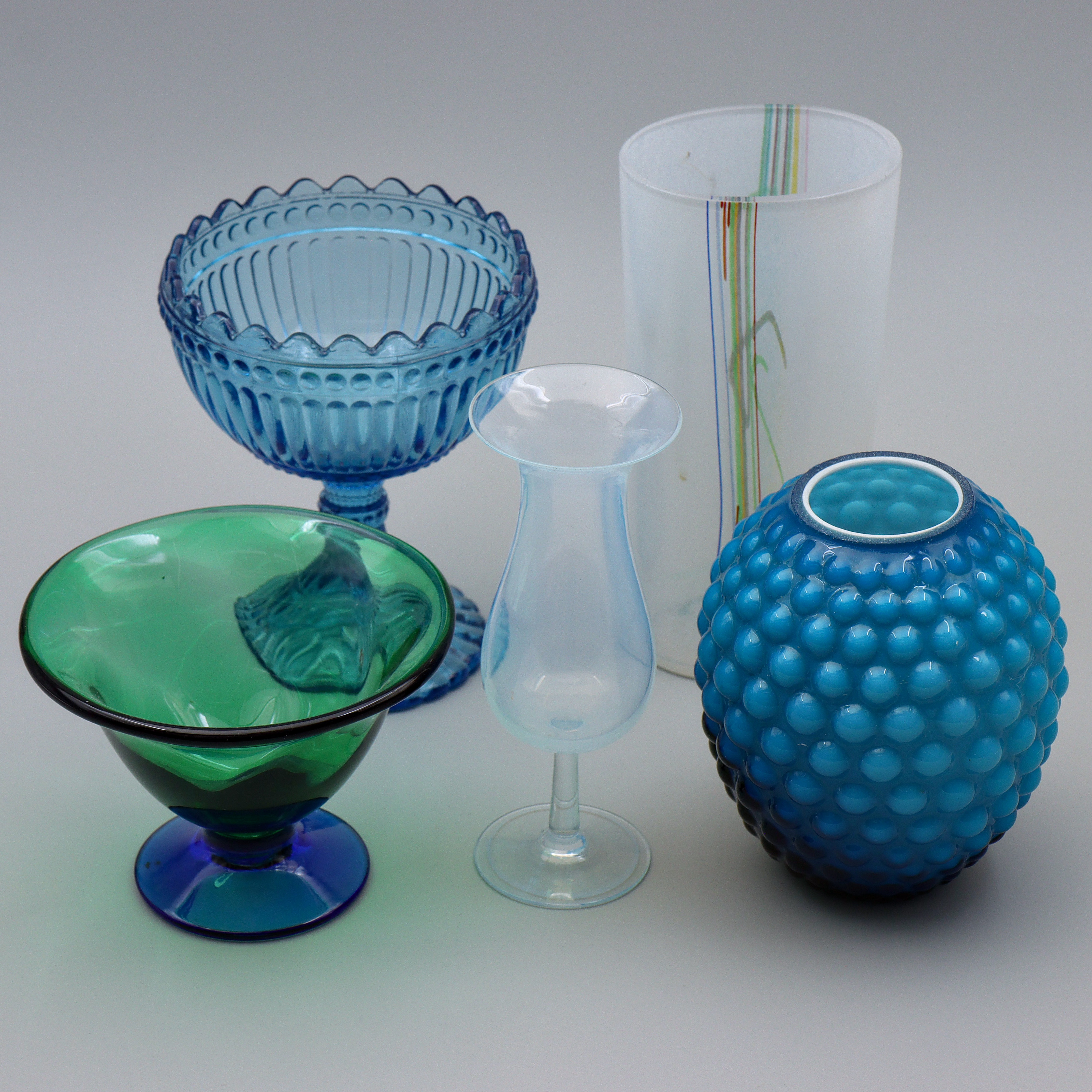 5 GLASFÖREMÅL, ORREFORS, IITTALA, GULLASKRUF, KOSTA BODA.