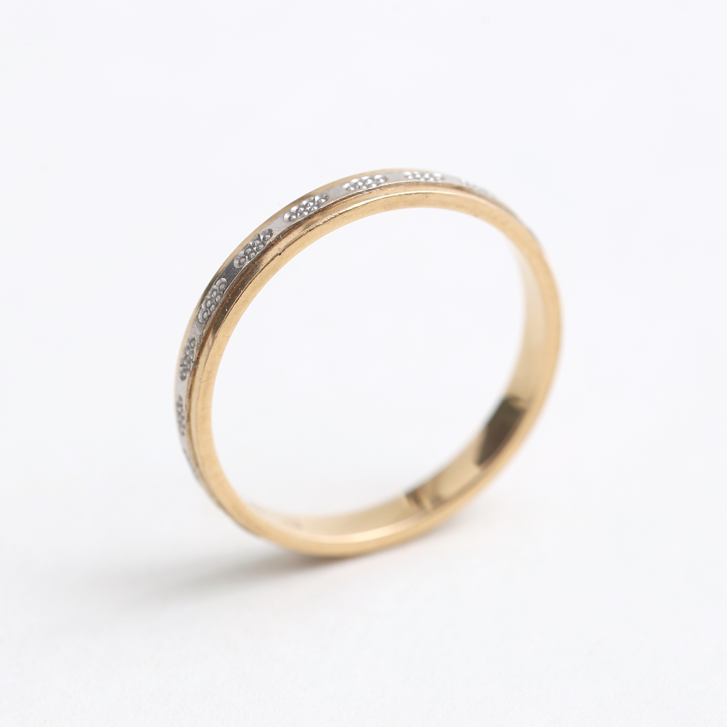 RING, 18 k guld och vitguld, 2,94 gram.