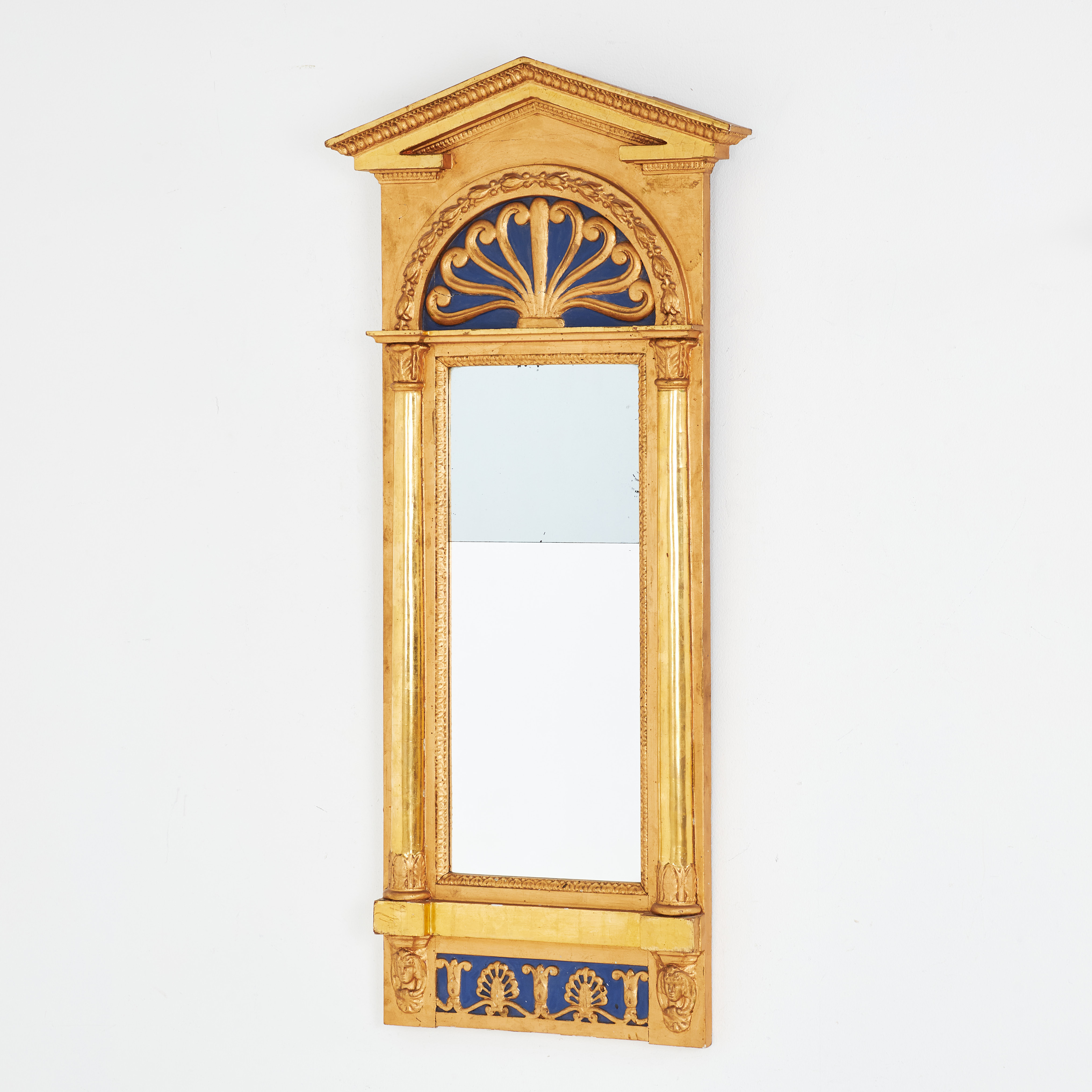 SPEGEL. Empire, 1800-talets mitt, pastellage, foilerat spegelglas, bemålad, delvist förgyllning.
