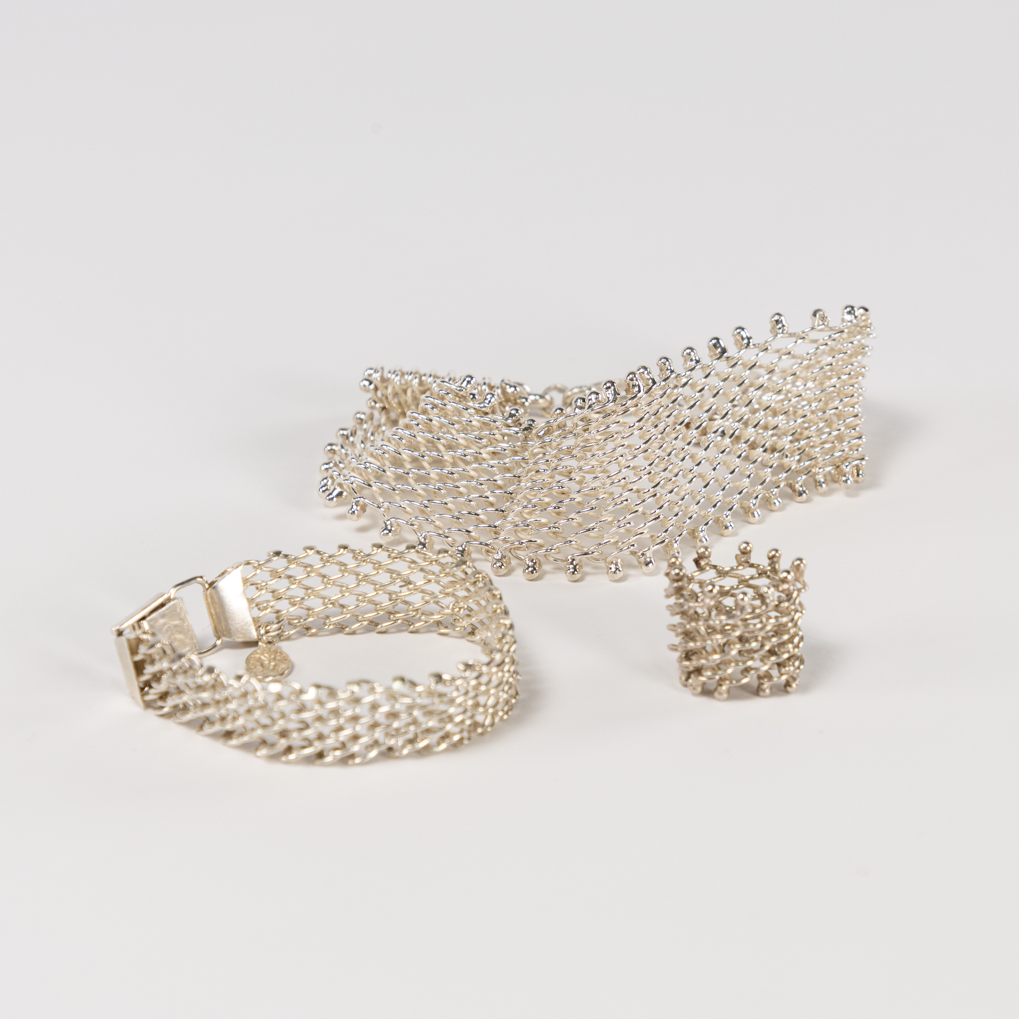 SMYCKESSET. 3 delar, silver, bl. a. Yvone Christa.
