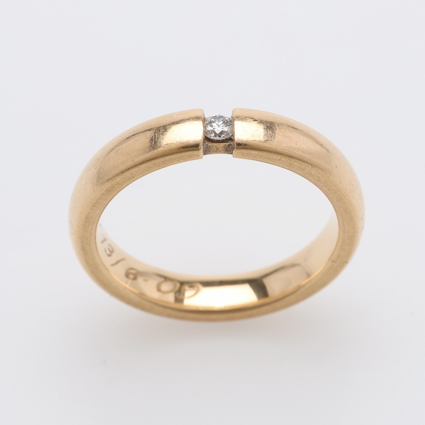 RING, 18K GULD & BRILJANT OM 0,05 CT ENLIGT GRAVYR, SCHALINS RINGAR, ÖSTERSUND, OMKRING 2009, CIRKA 7 GRAM.