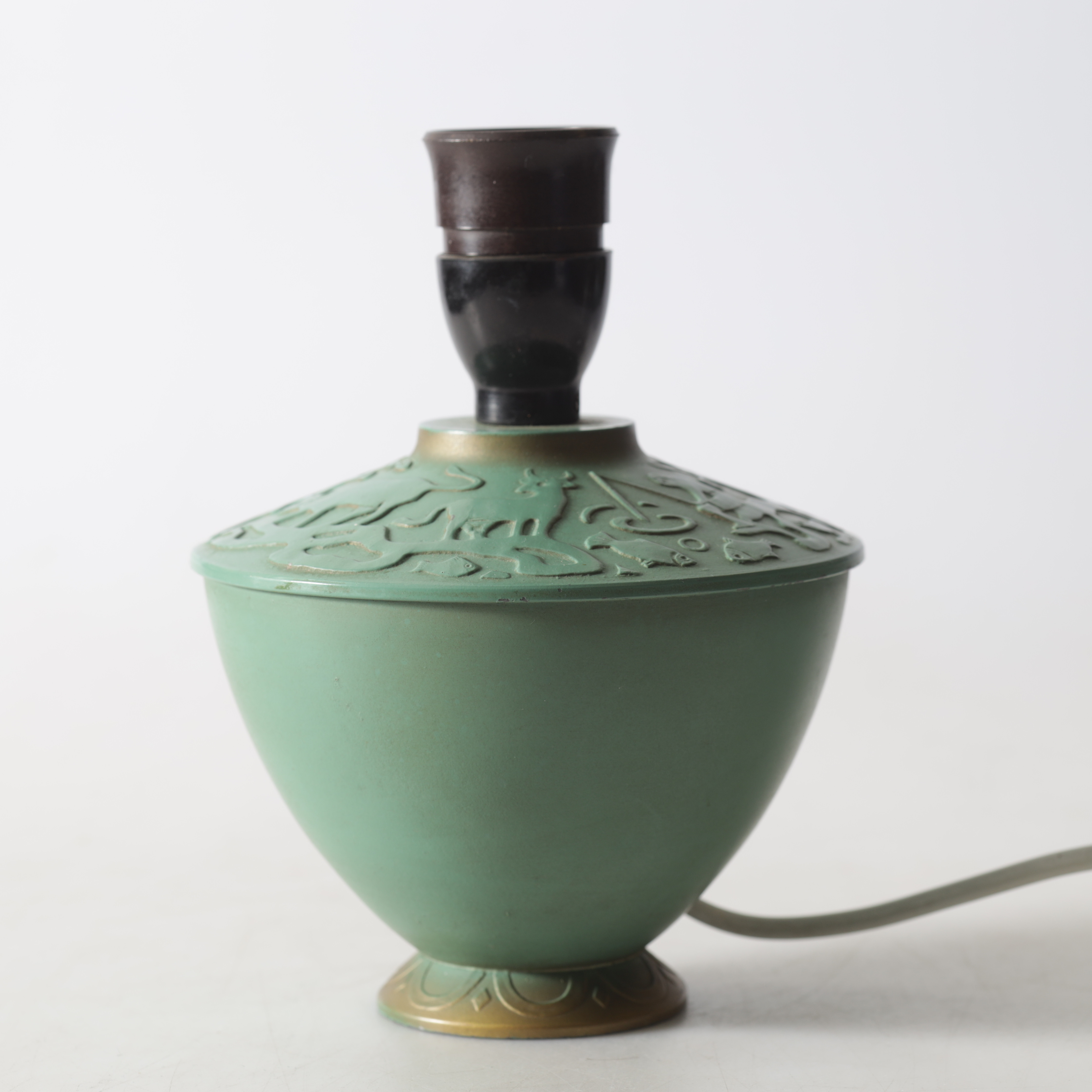 BORDSLAMPA, patinerad metall, Art Déco, 1920-/30-tal.