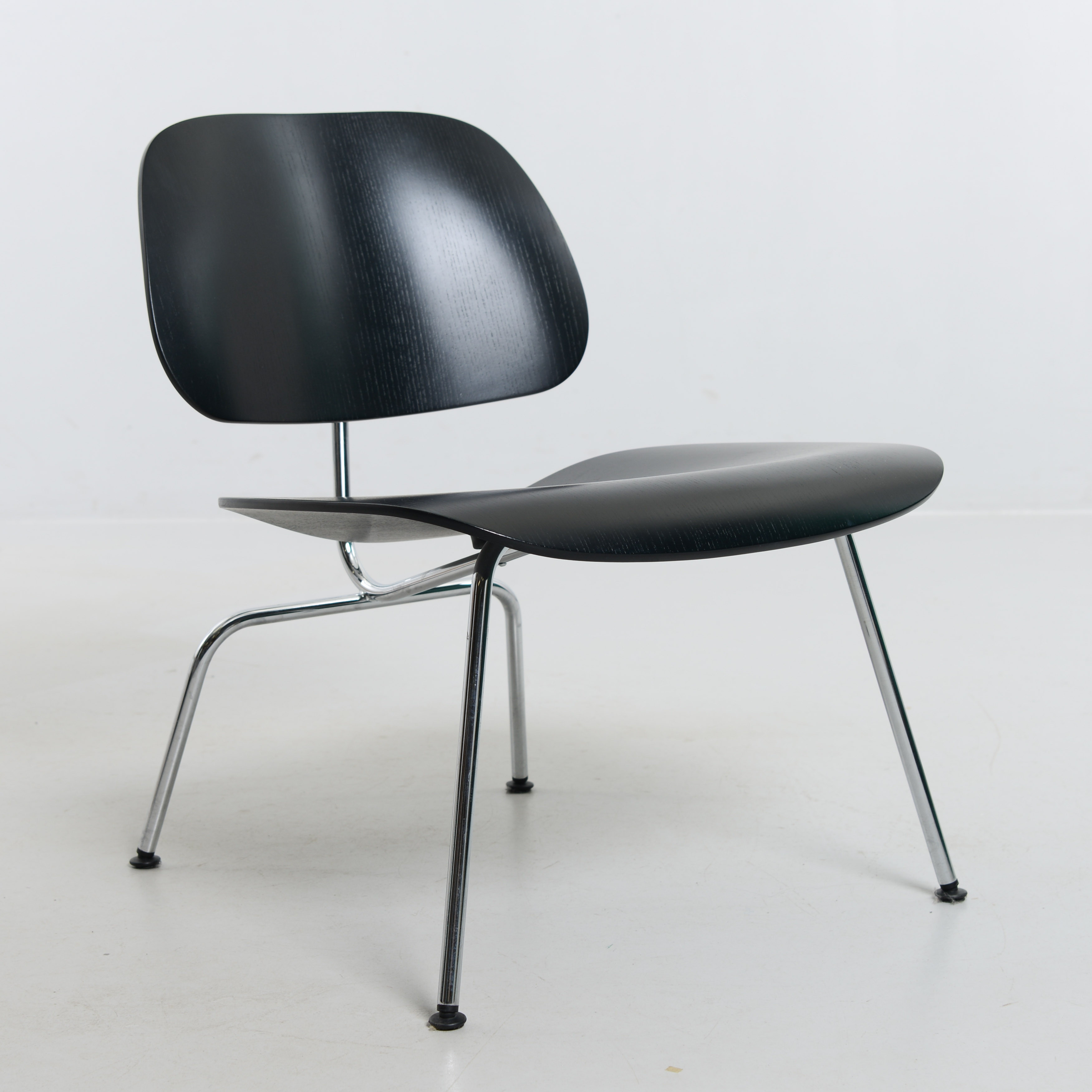 CHARLES & RAY EAMES. Stol, LCM, Plywood Group, Vitra, samtida.