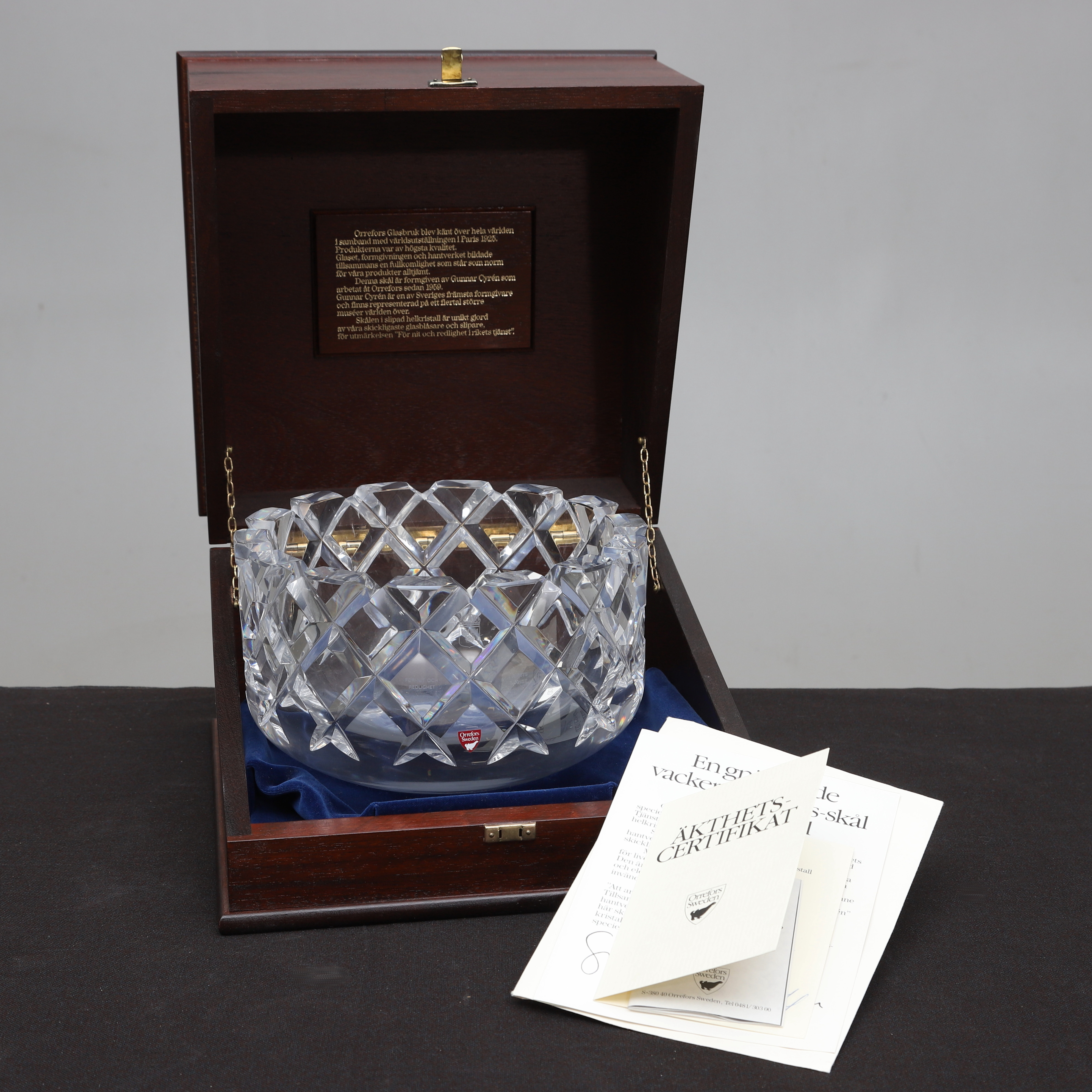 GUNNAR CYRÉN. Skål, "Sofiero", kristall, Orrefors, "För nit och redlighet i rikets tjänst", signerad.