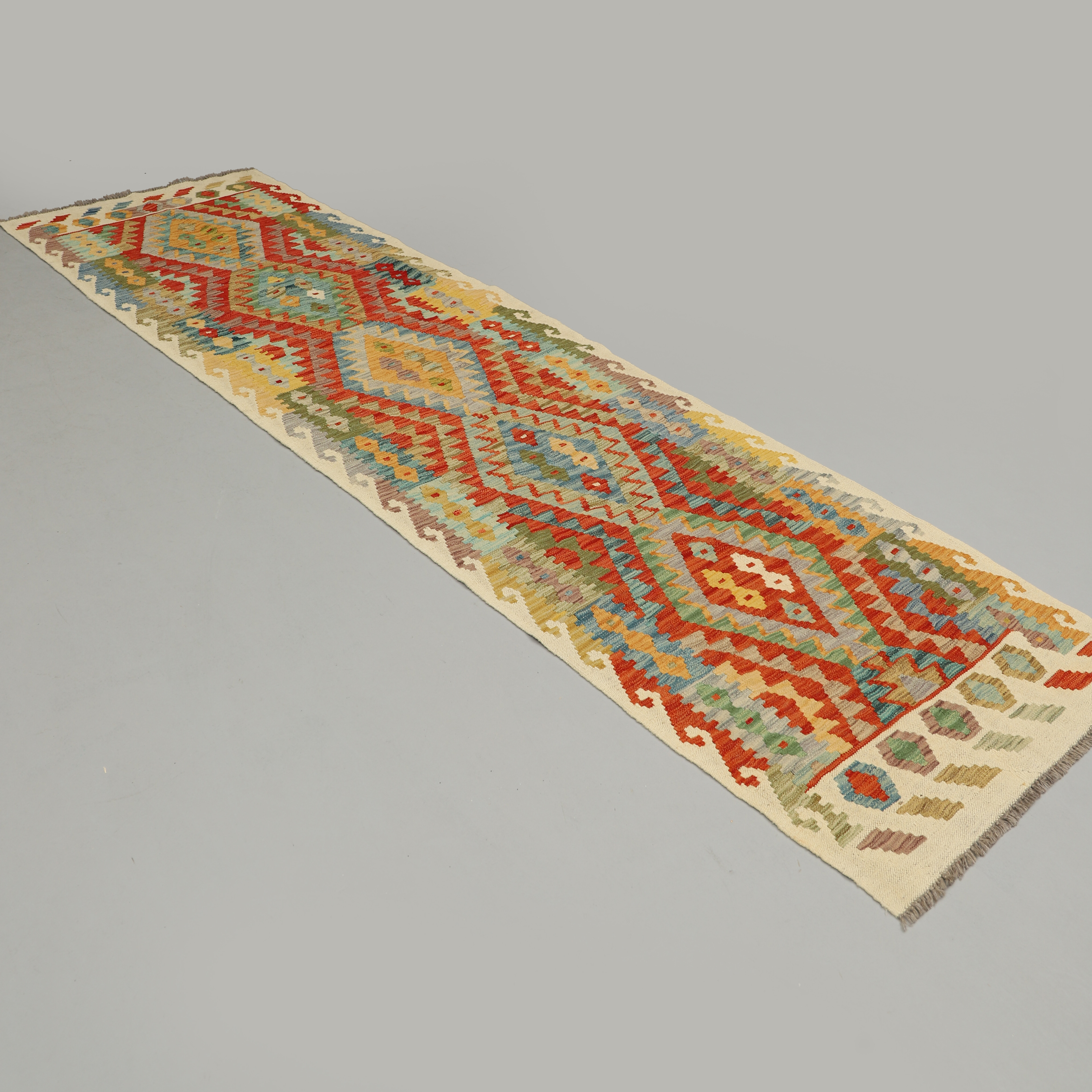 ORIENTMATTA. Kelim, Gallerimodell. Ca 294x84 cm.