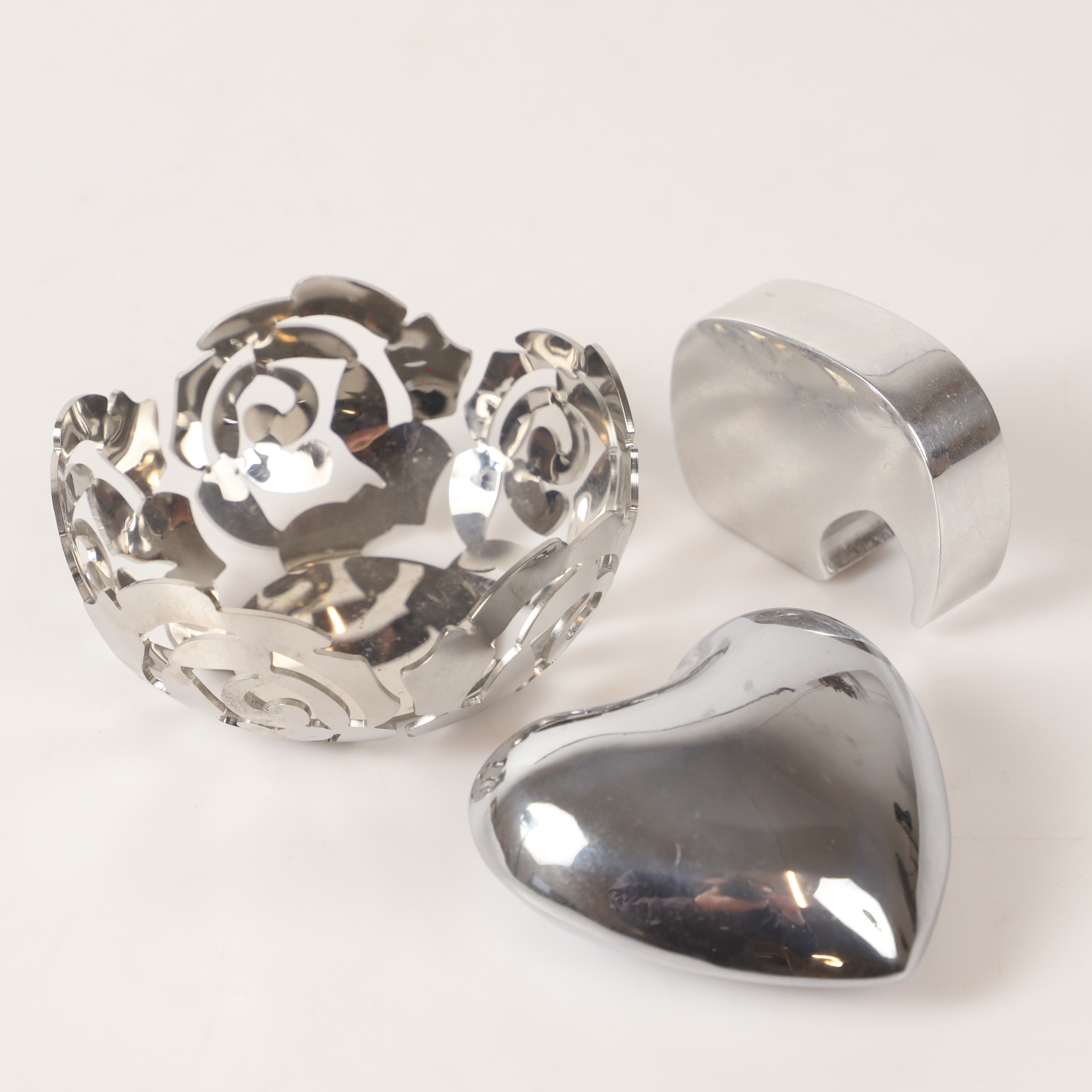 SKÅL M. M., vitmetall, bl. a, Alessi och Georg Jensen.
