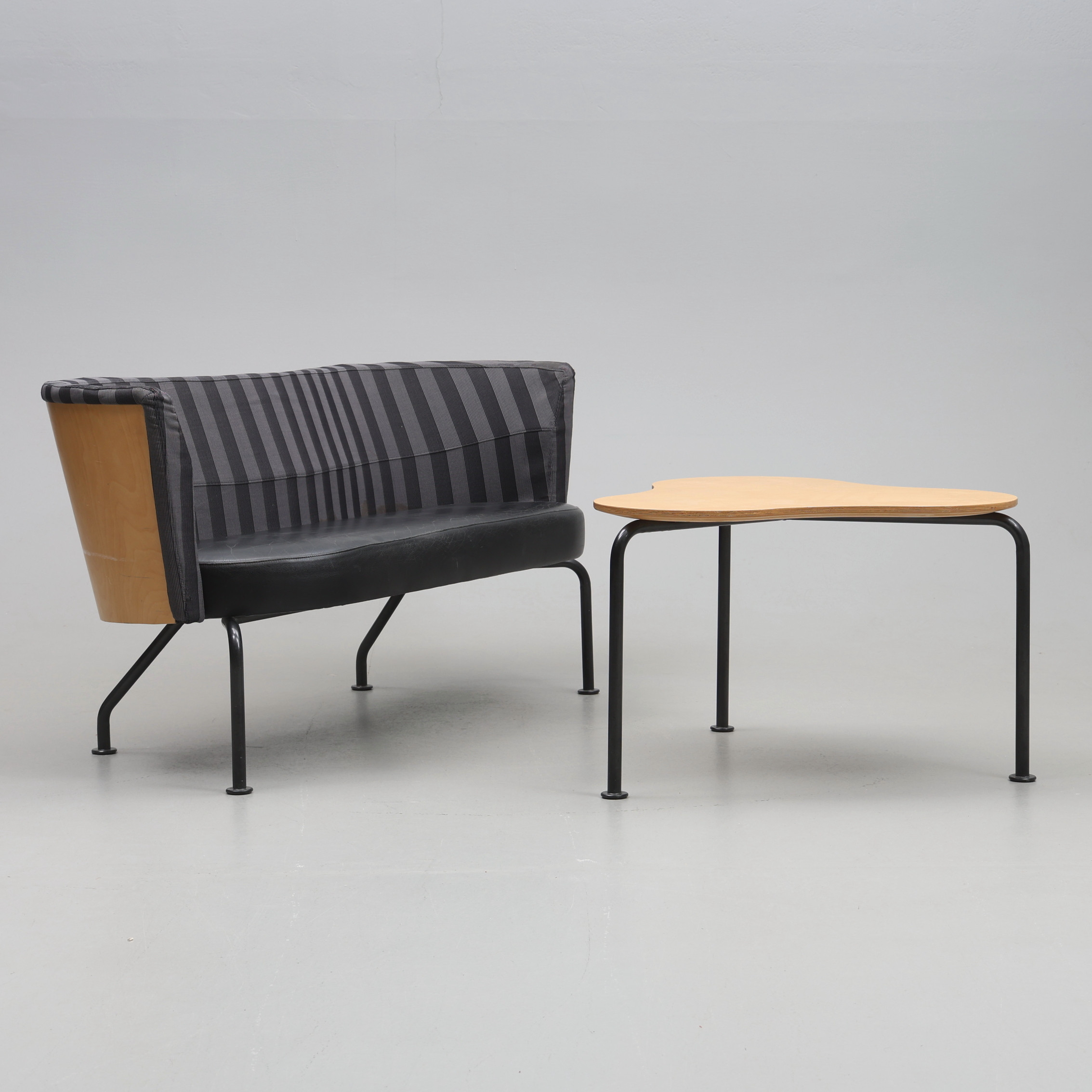 LOVE ARBÉN. SOFFA, skinn, textil, "Felicia", och bord, Lammhults Möbel AB, 1900-talets sista del.