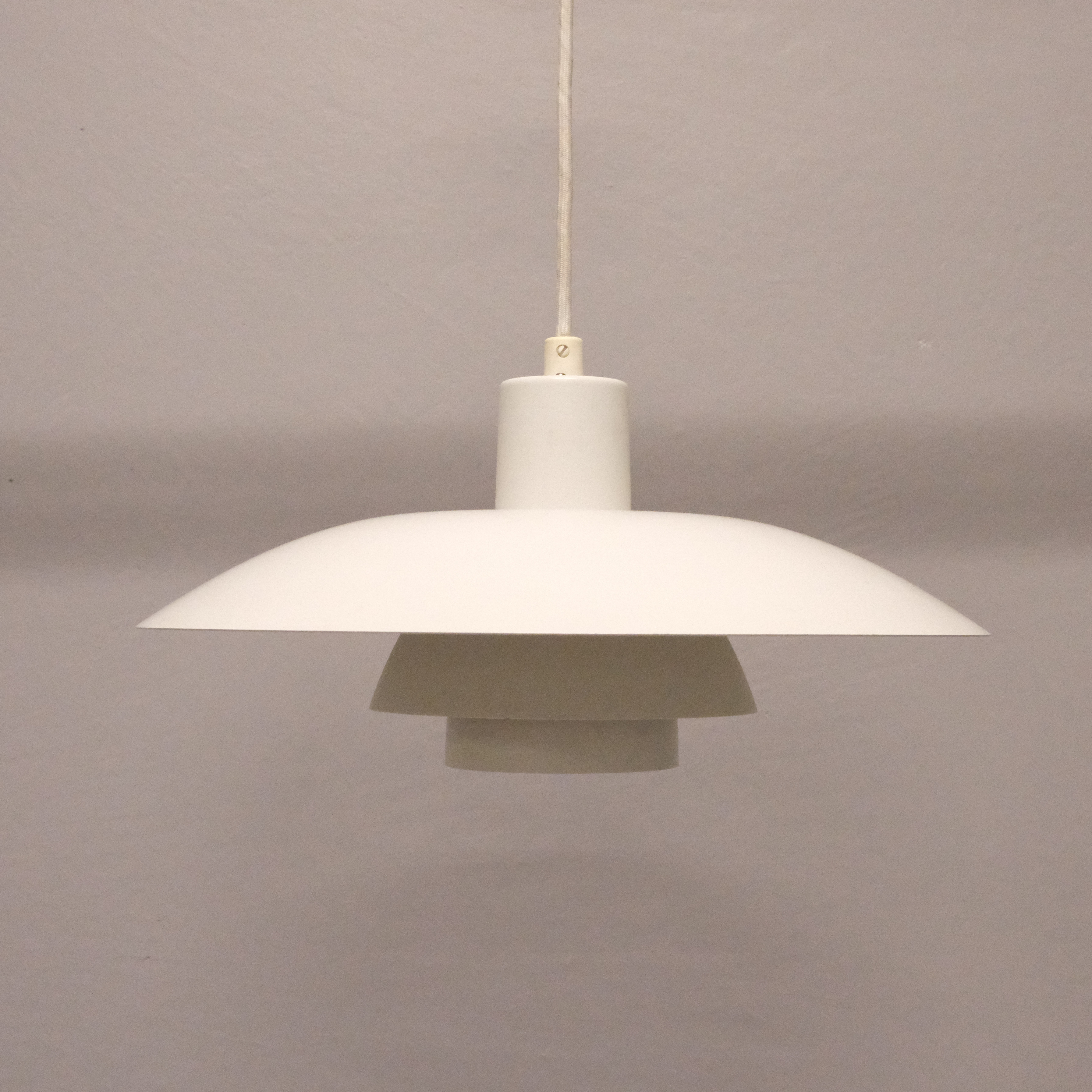 POUL HENNINGSEN. TAKLAMPA, "PH 4/3", FÖR LOUIS POULSEN.