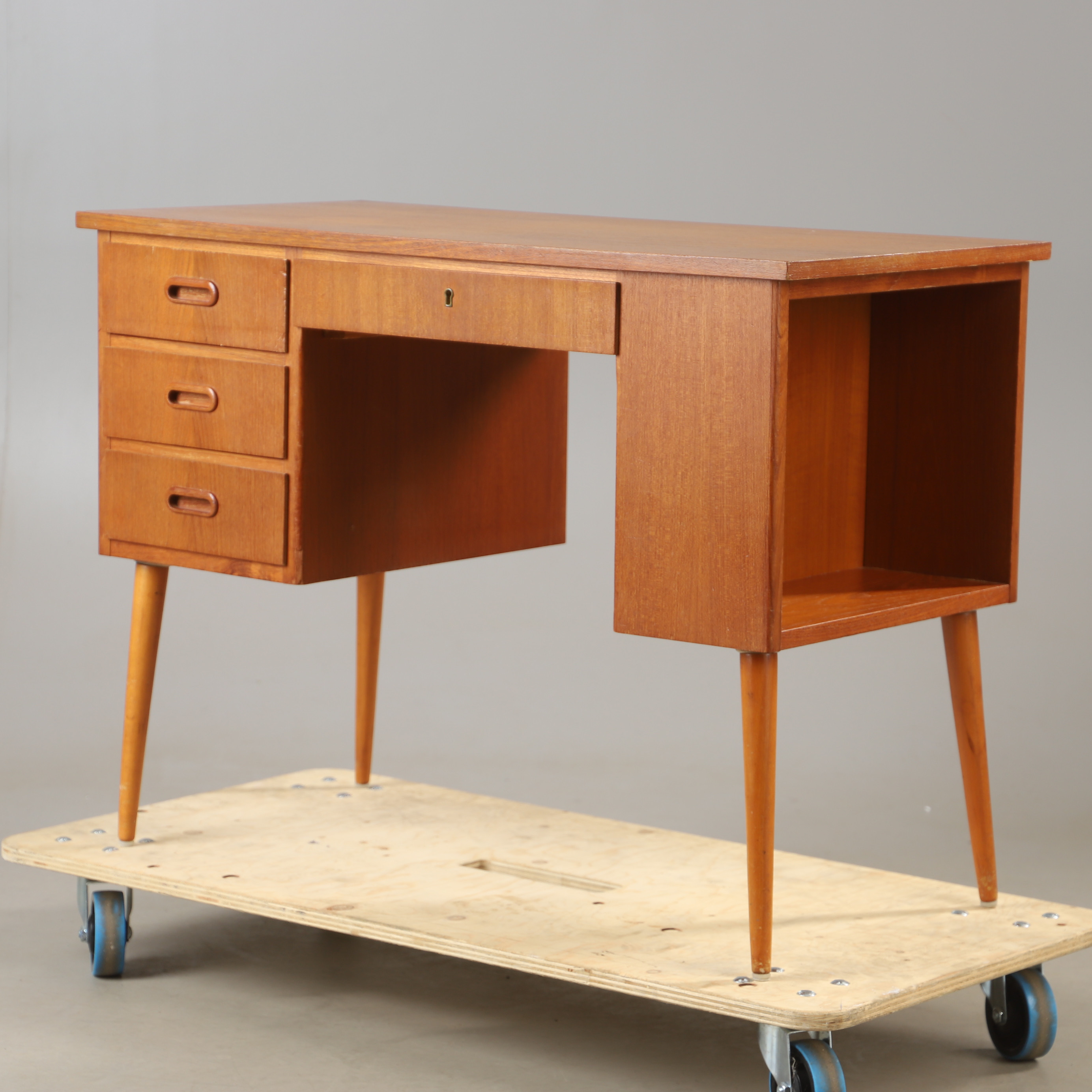 SKRIVBORD, teak och bok, 1900-talets mitt.
