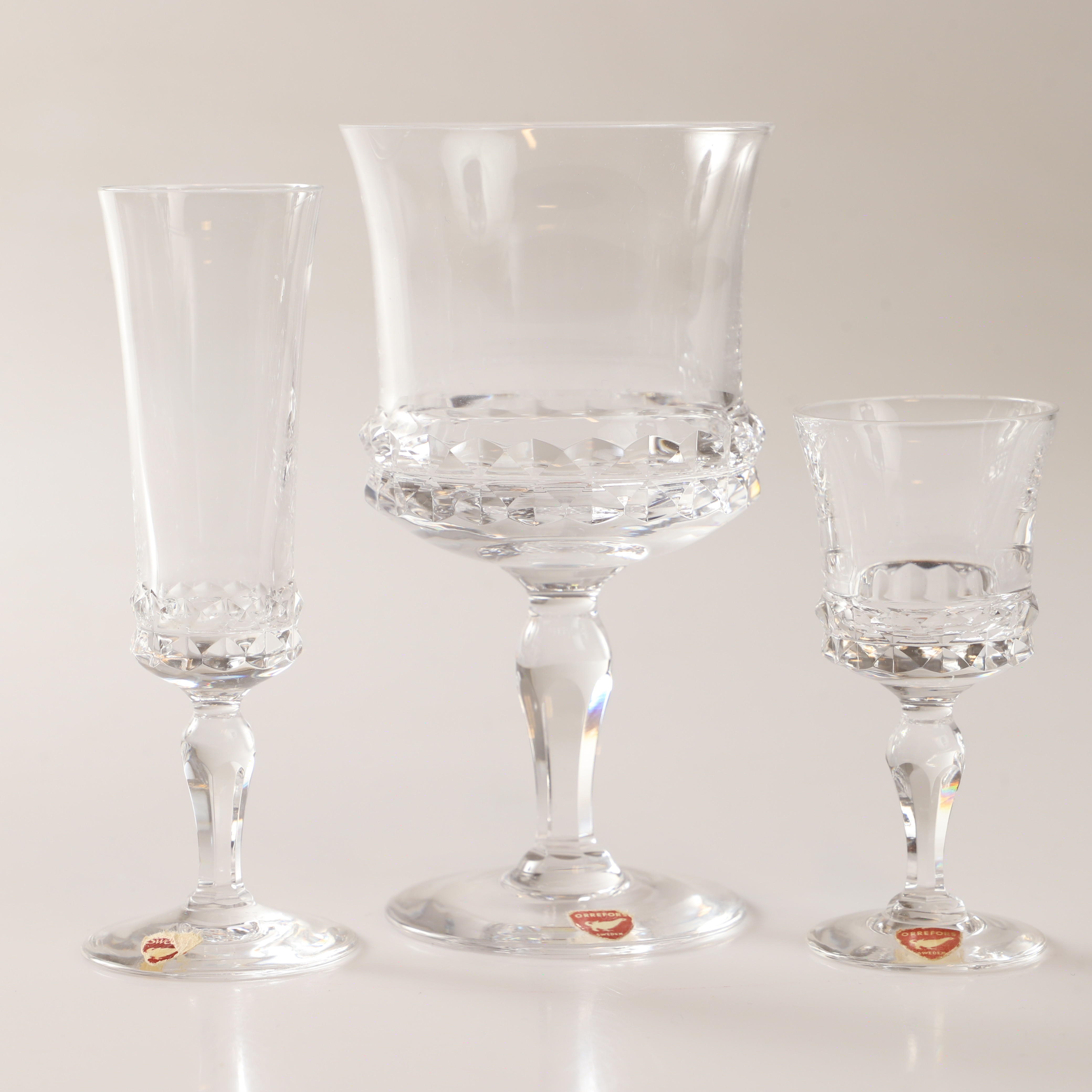 INGEBORG LUNDIN. Vinglas samt snapsglas, 16 delar, "Silvia", Orrefors.
