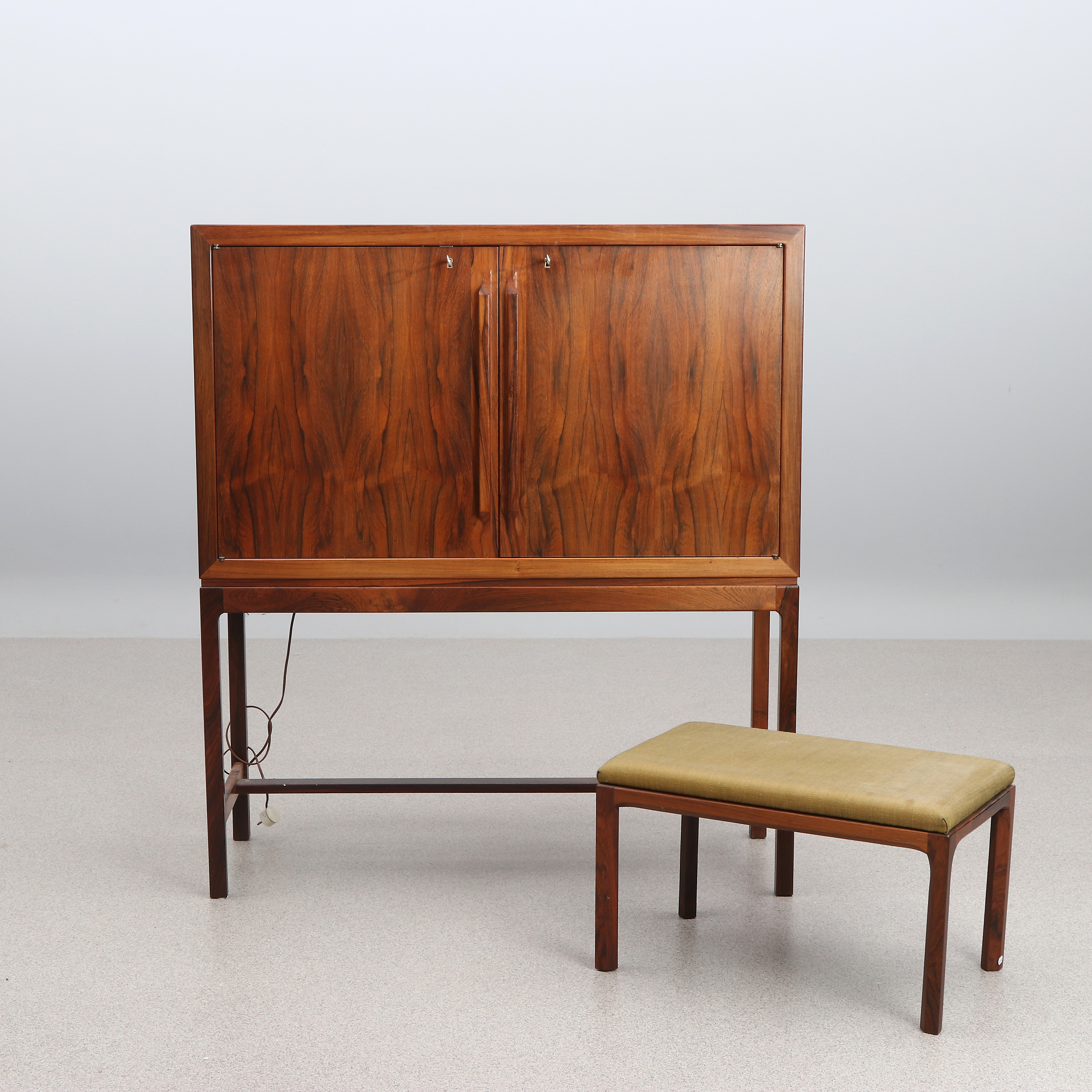 TORBJÖRN AFDAL. BARSKÅP. Jakaranda, "Bacchus", Norge, 1960-tal. Samt pall Aksel Kjersgaard, Odder, Danmark, 1960-tal.