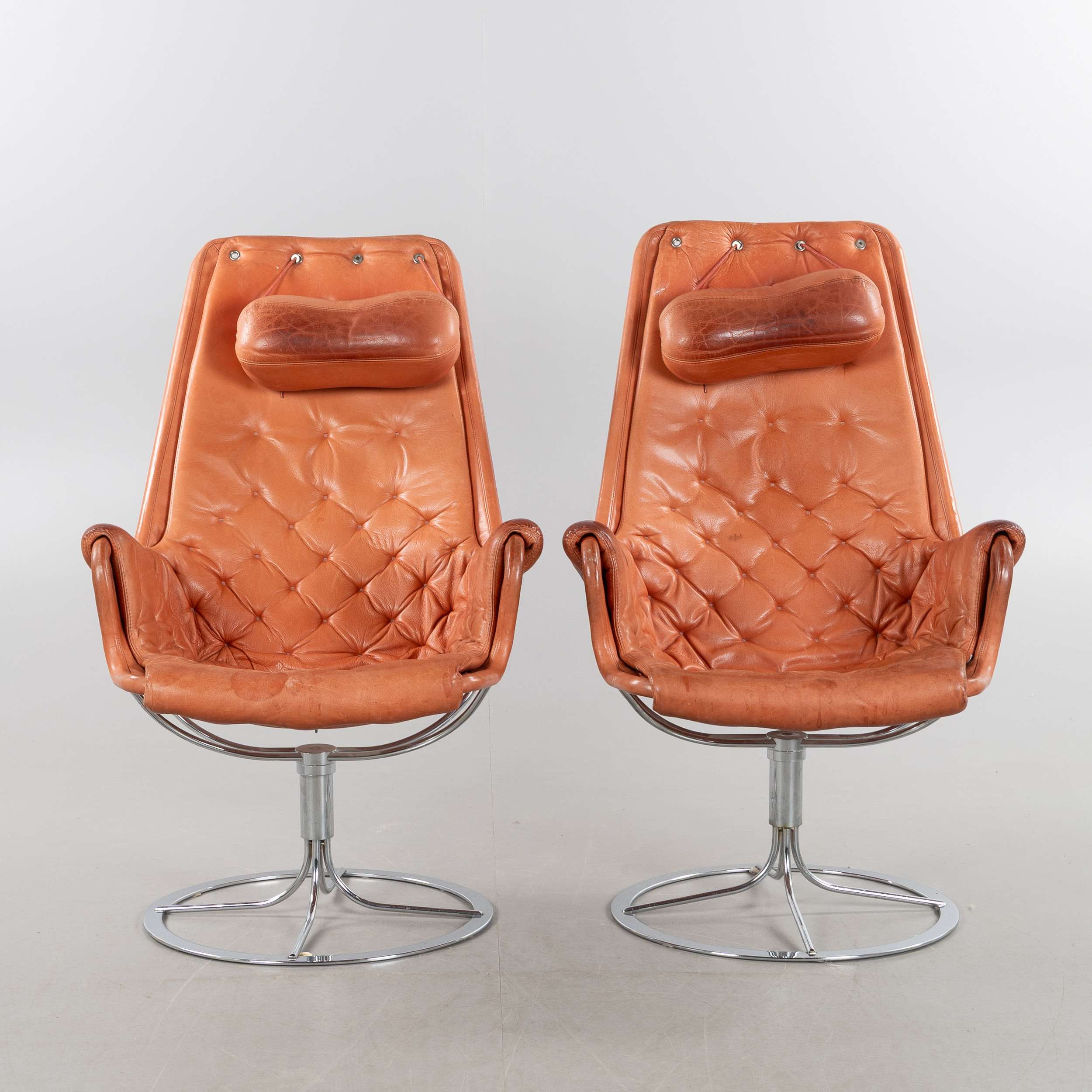 BRUNO MATHSSON. "Jetson", fåtöljer, ett par, DUX, modellen formgiven 1969.