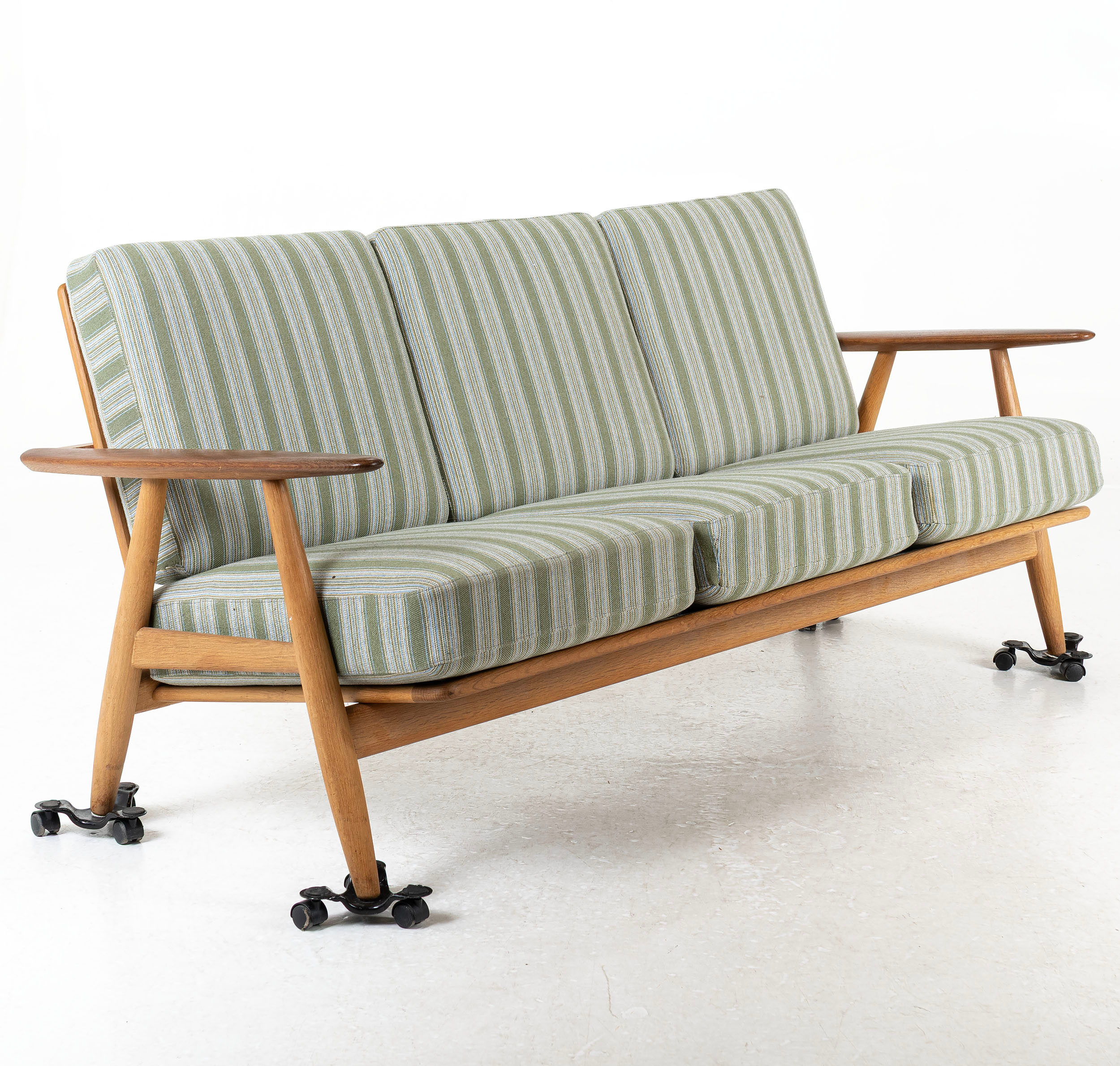 HANS J WEGNER. Soffa, "Cigarren", Getama, Gedsted, Danmark.