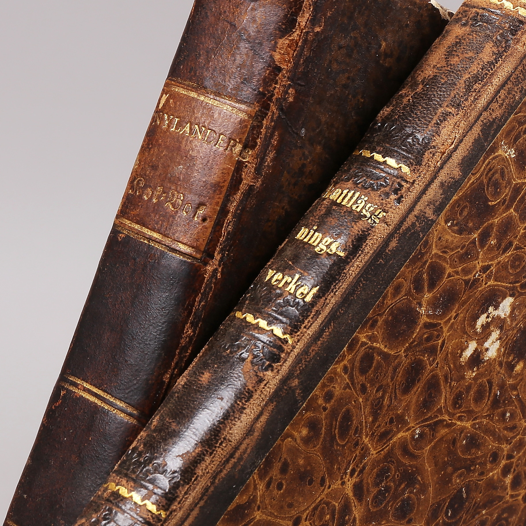 BÖCKER, 2 st, 1800-tal, "Handbok finare matlagningen", "Handbok i svenska skattläggningsverket", 1822 0ch 1860.