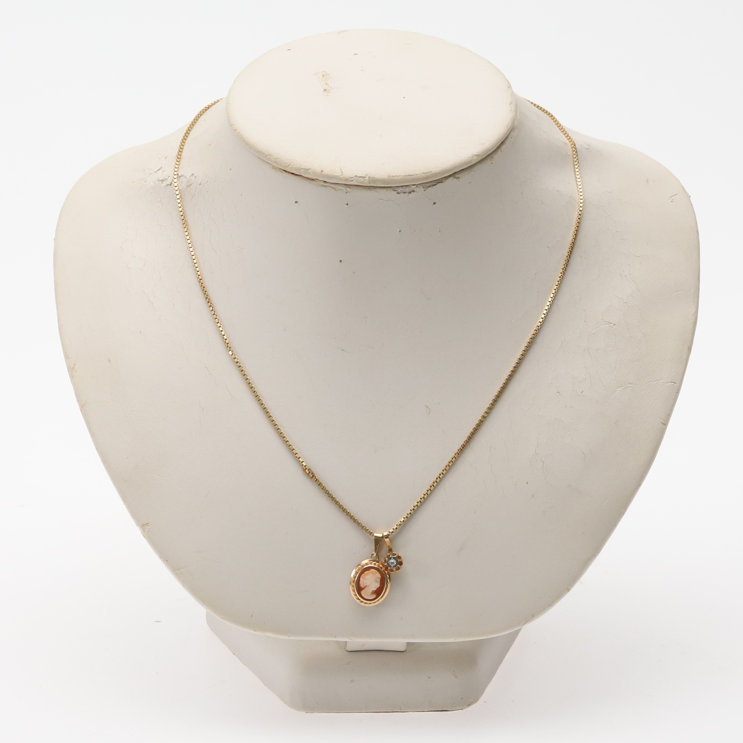 COLLIER med 2 st HÄNGEN. Guld 18k, 5,8g.