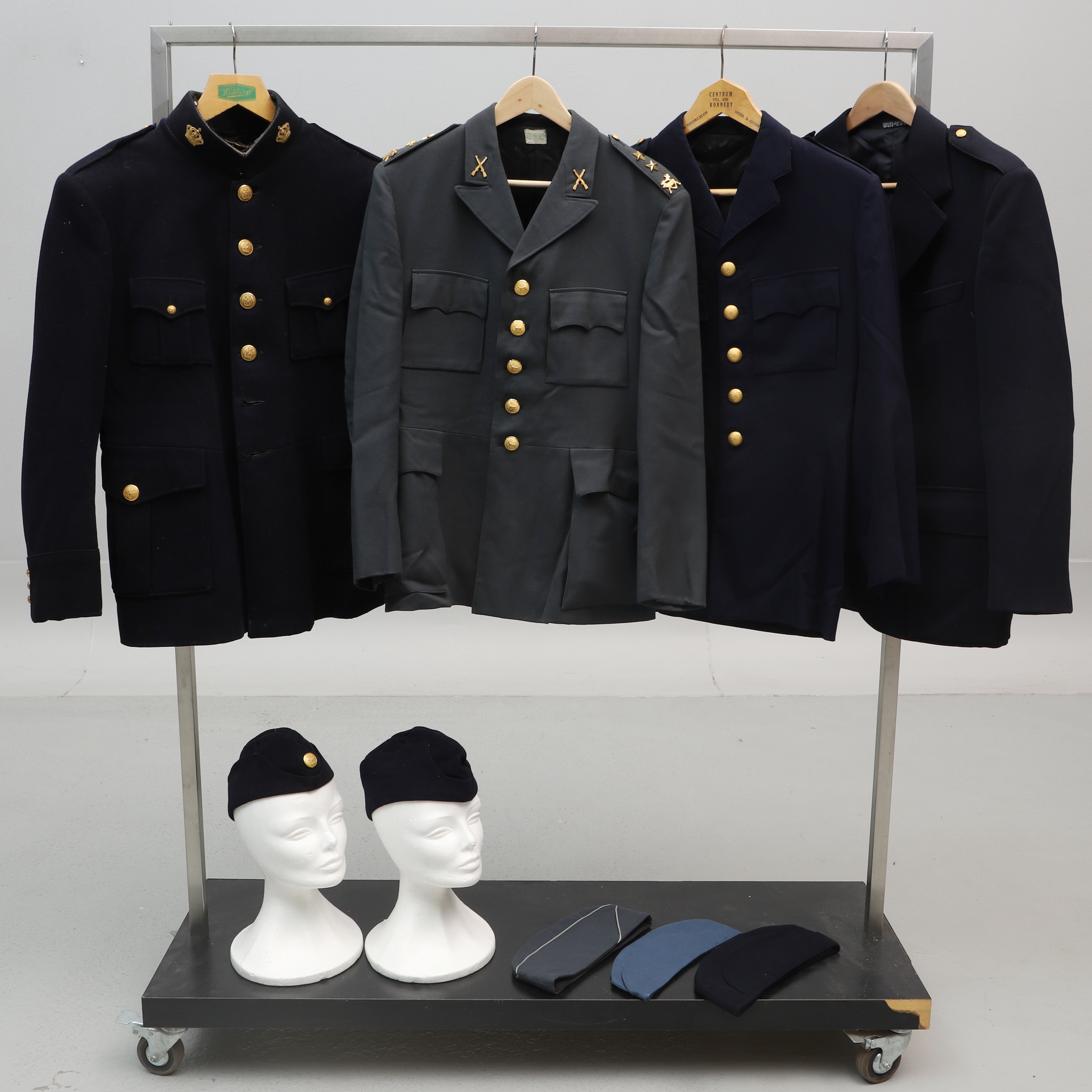UNIFORMSJACKOR & MÖSSOR, Svenska armén, 1900-tal.