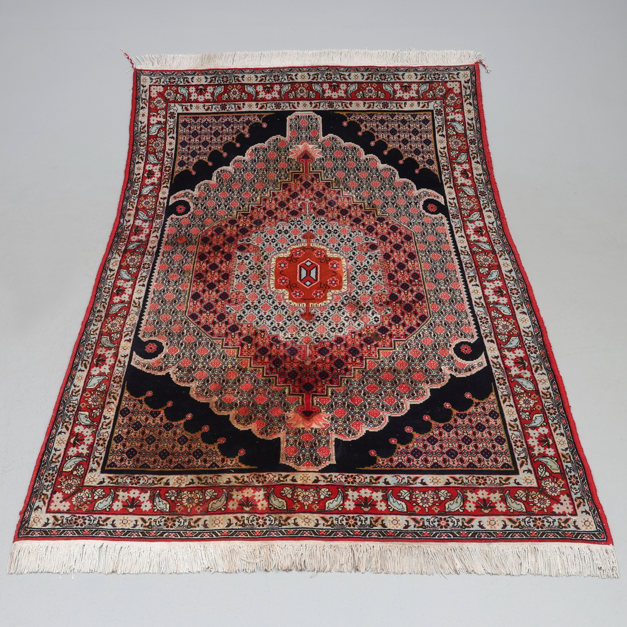 ORIENTMATTA. Senneh, ca 258 x 170 cm.