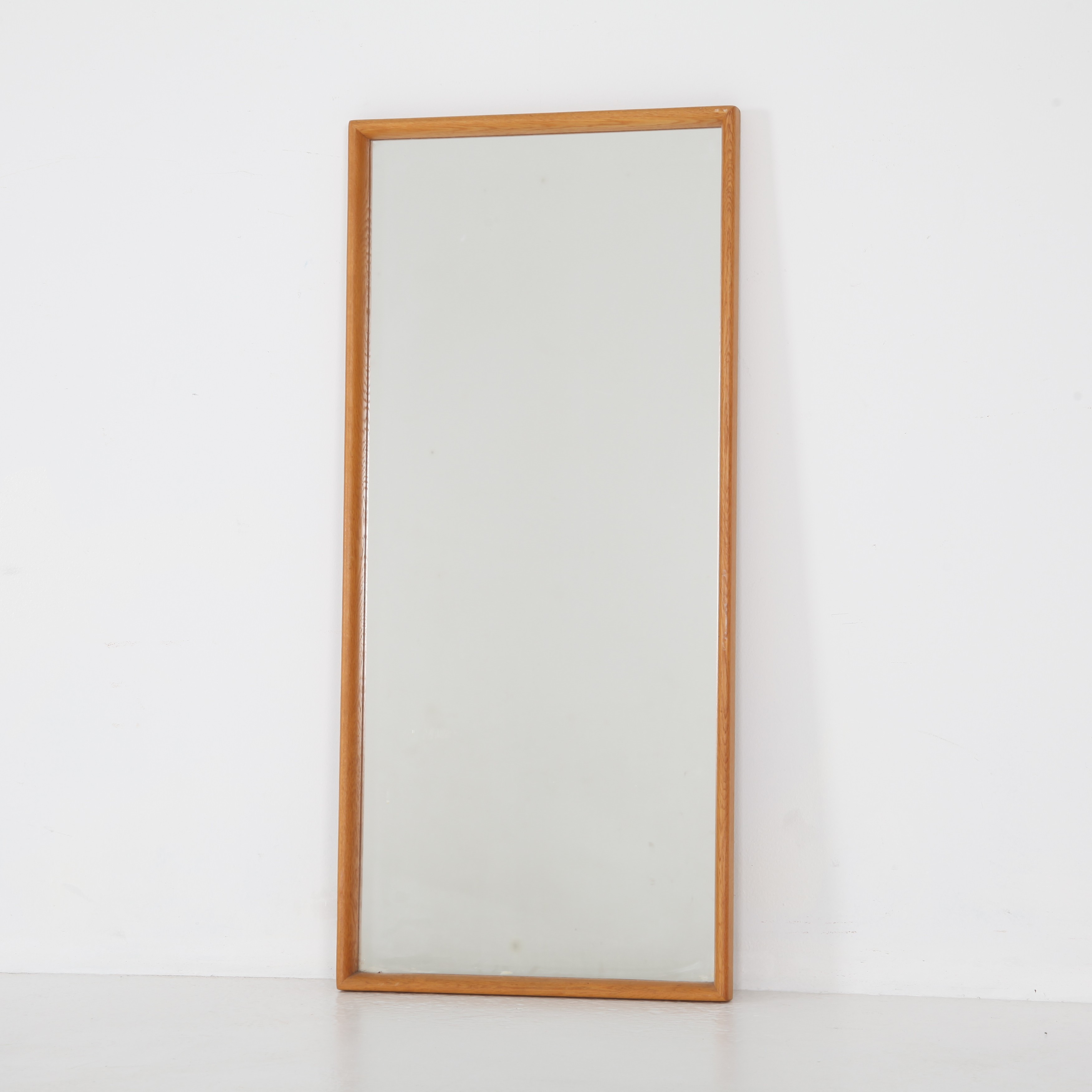 SPEGEL. 95 x 44 cm, ek, Sverige 1960-tal.