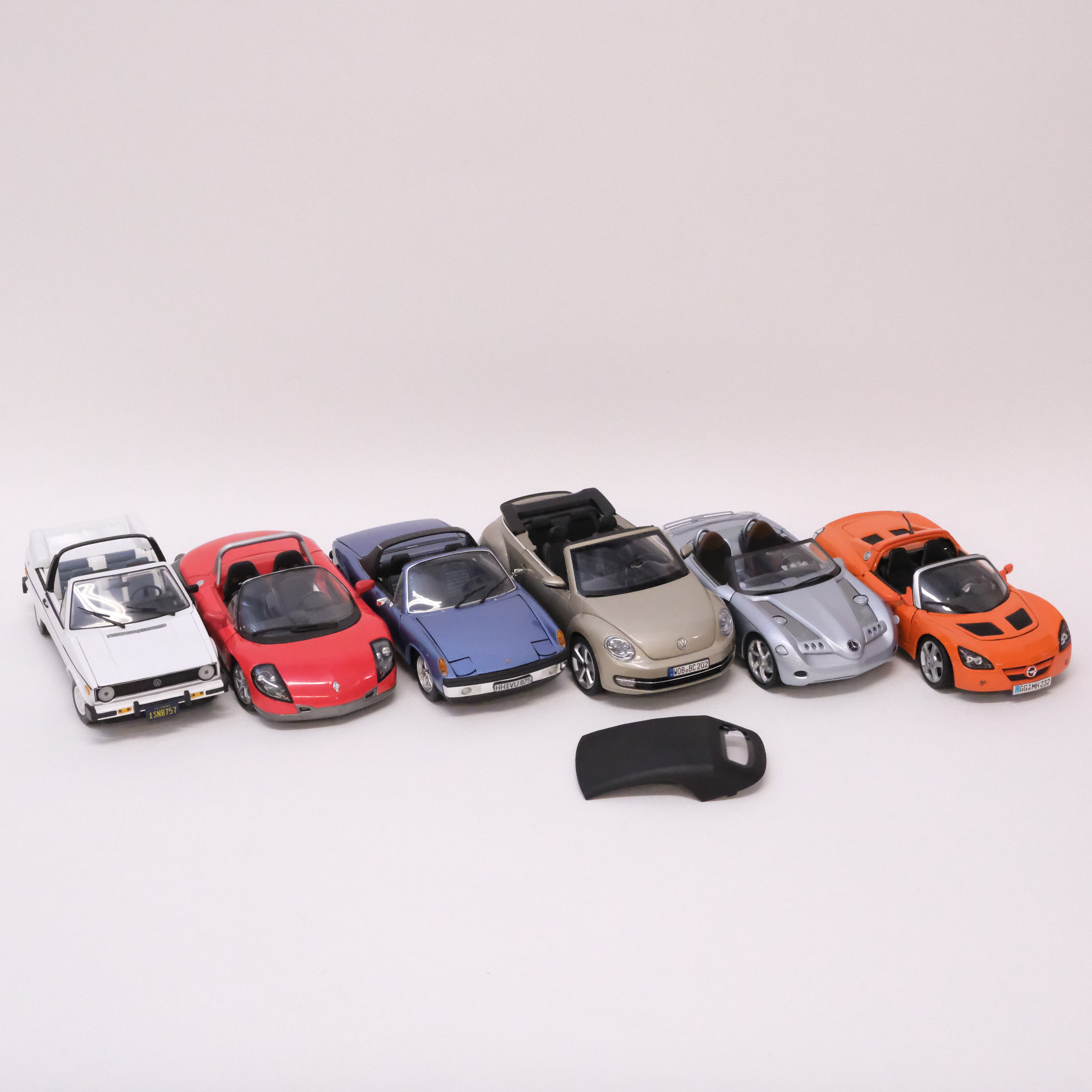 SEX MODELLBILAR. KYOSHO, REVELL, CHRONO, ANSON, MAISTO OCH GATE. SKALA 1:18.