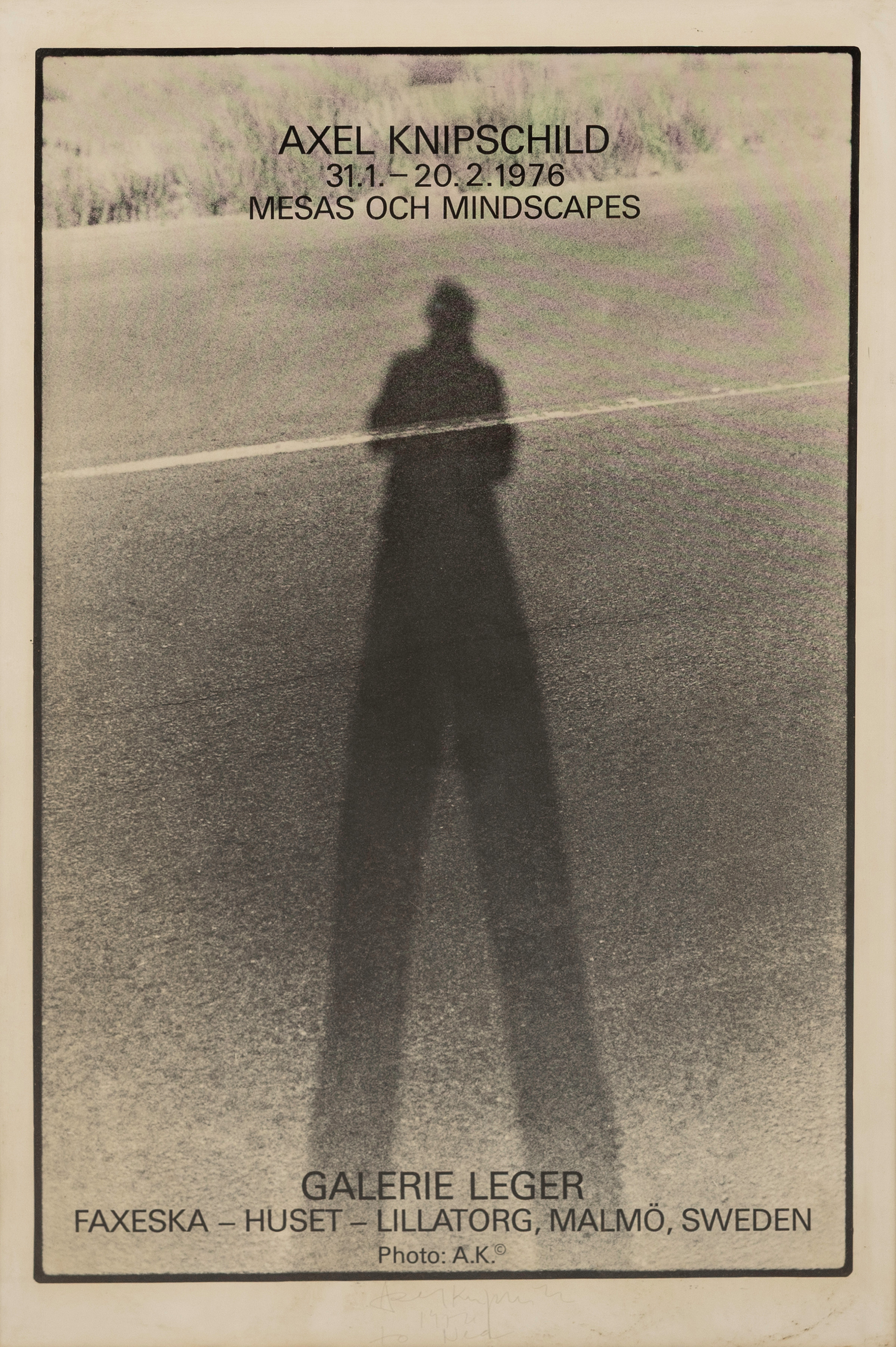 AXEL KNIPSCHILD (1946-1983). Utställningsaffisch, Galerie Leger- Faxiska Huset, Photo AK, 1976, med egenhändiig dedikation och signatur av konstnären.