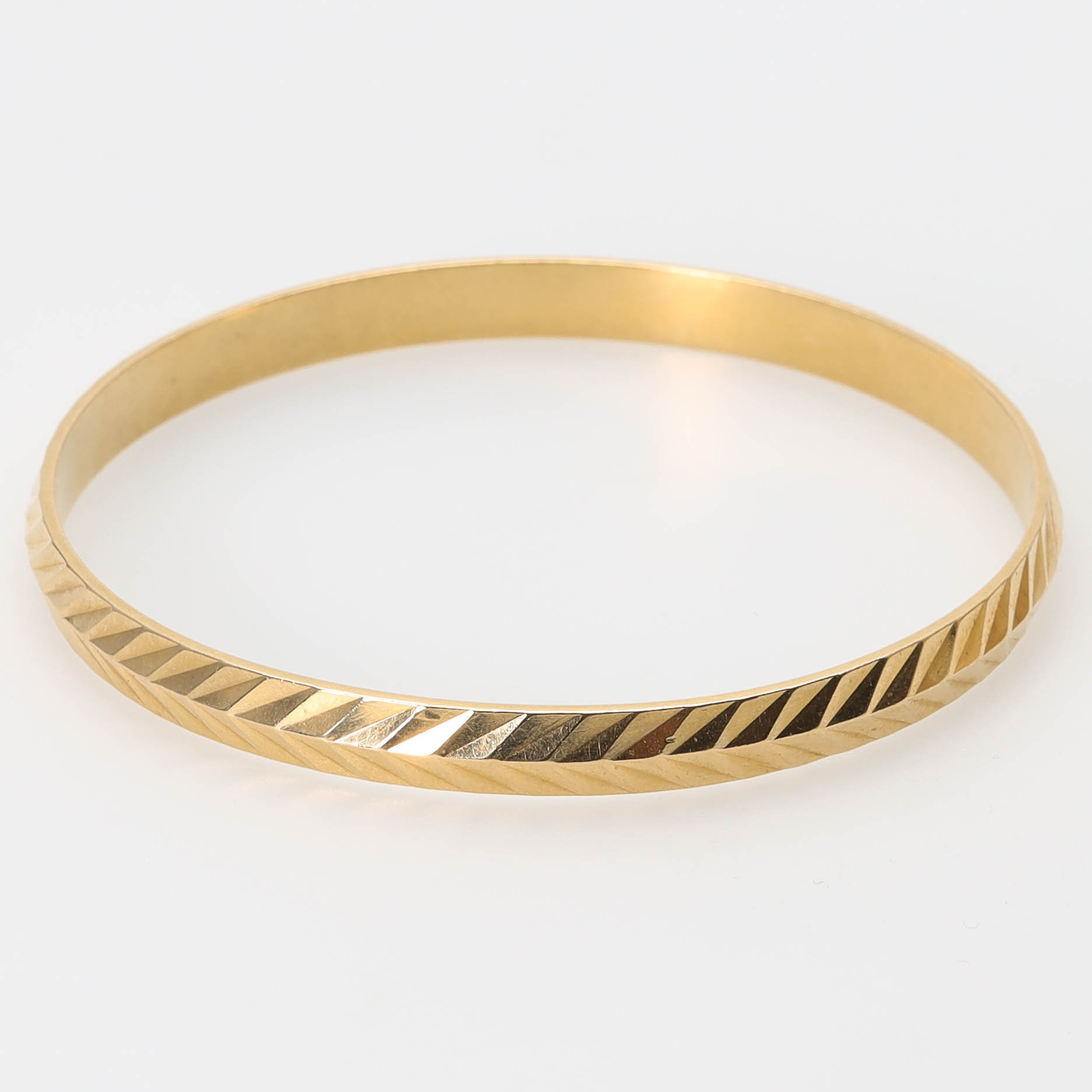 ARMRING, 14 k guld, mönstrad, massiv.