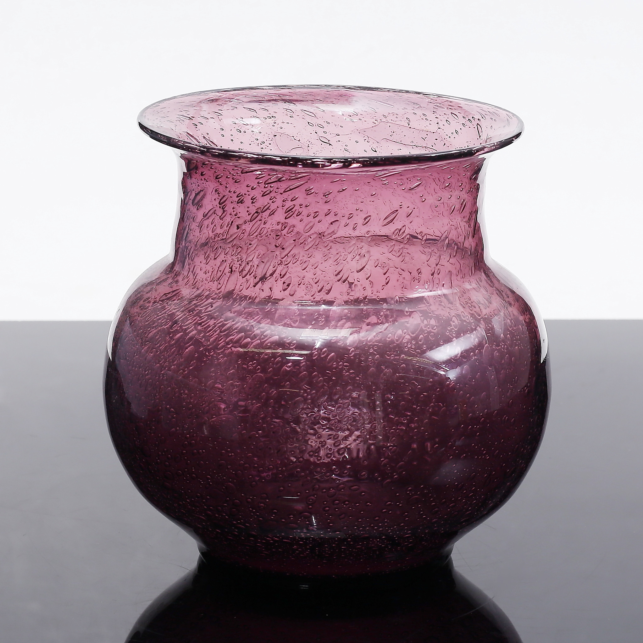 ERIK HÖGLUND. Vas, glas, Boda, signerad.