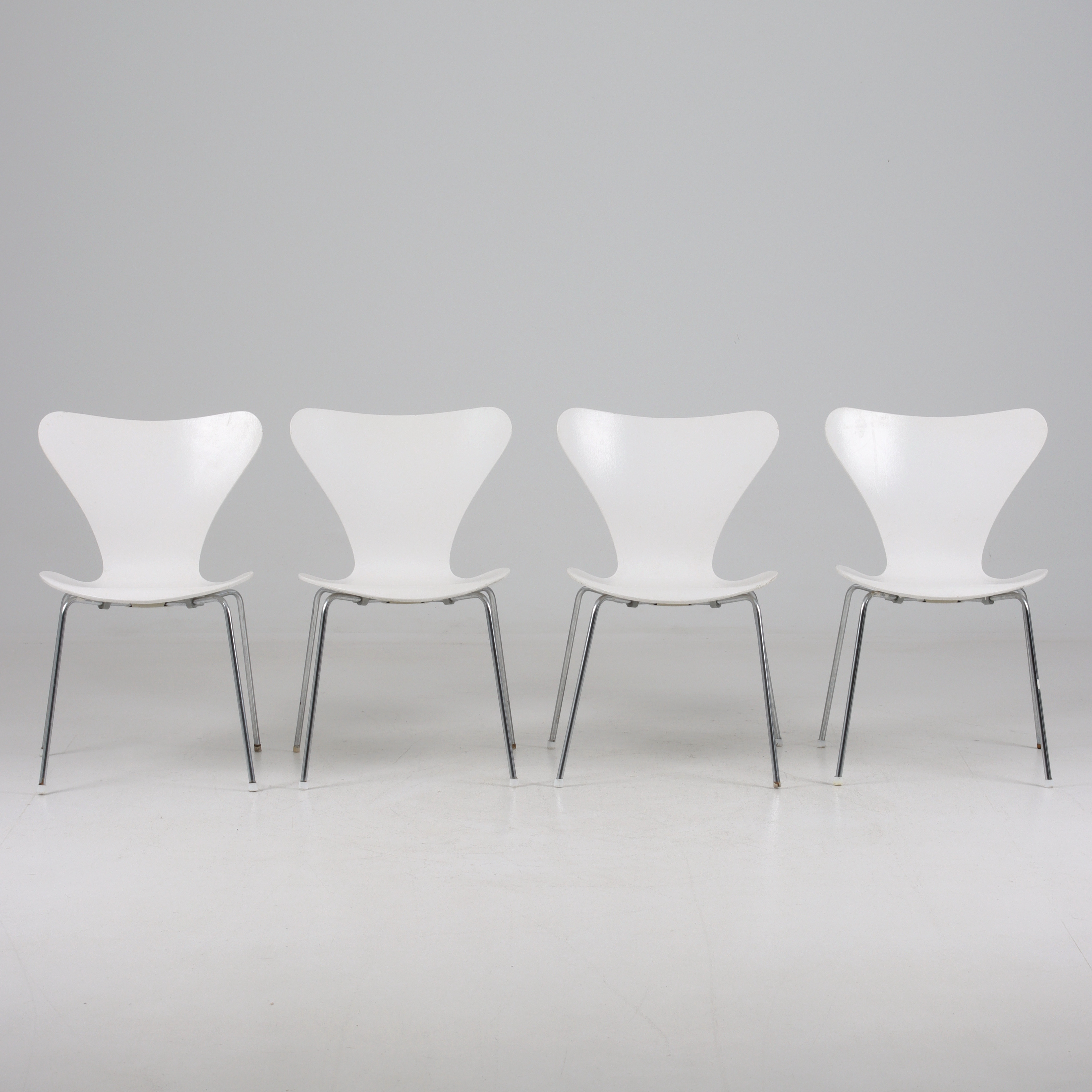 ARNE JACOBSEN. Stolar, 4 st, "Sjuan", Fritz Hansen, Danmark, 1968.