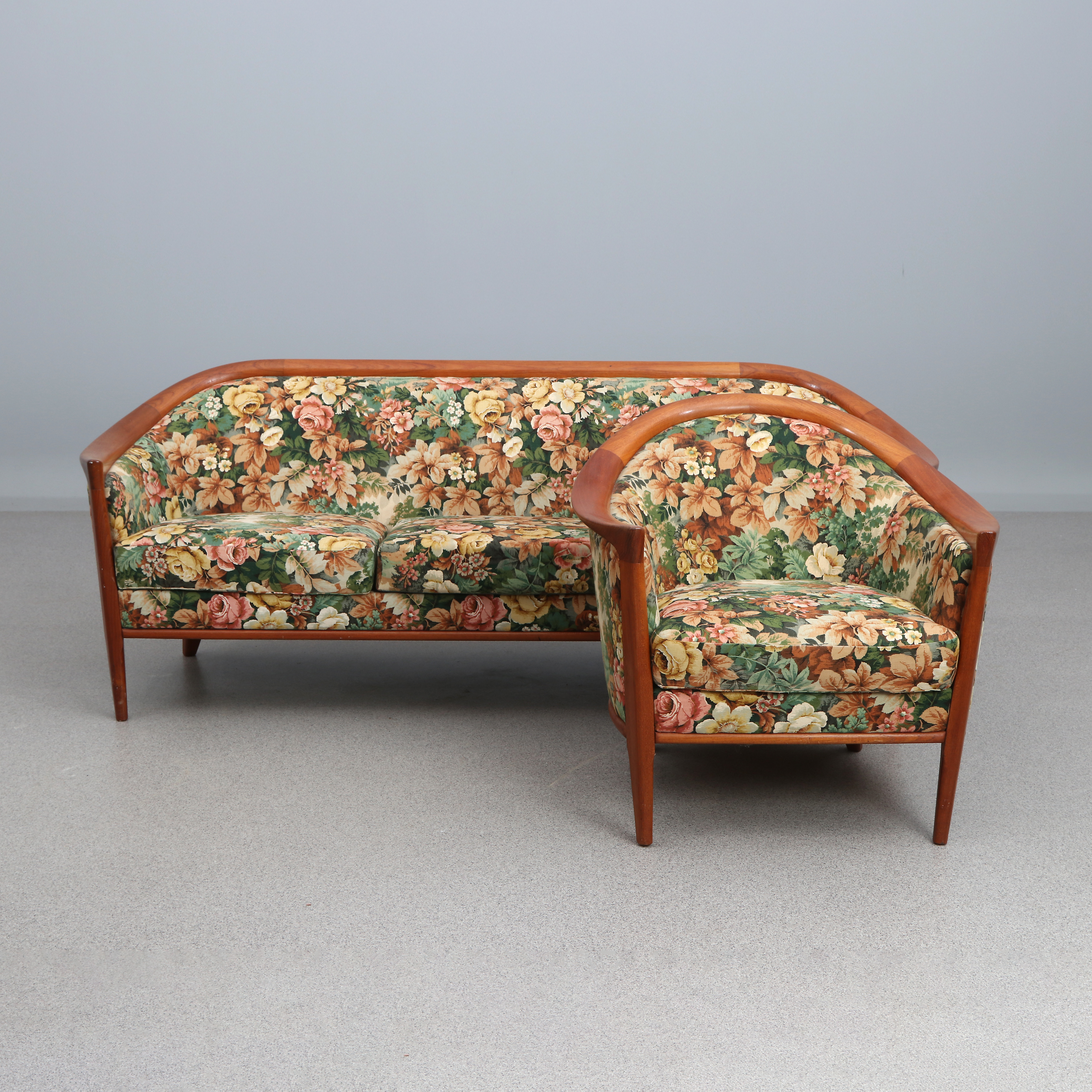 BRÖDERNA ANDERSSON, SOFFA OCH FÅTÖLJ. Teak med textilklädsel. 1900-talets andra hälft.