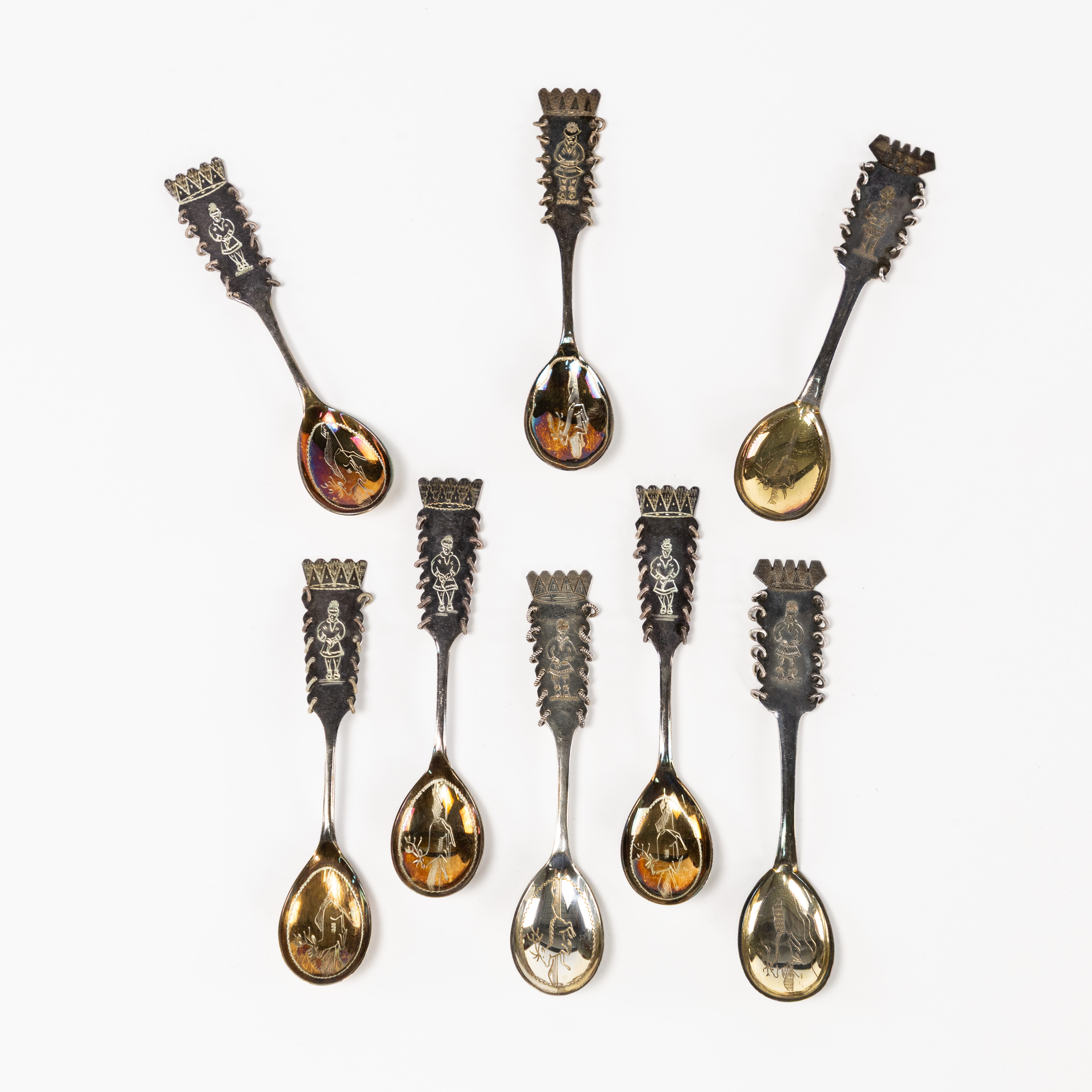 TESKEDAR. 8 st, lappsilver.