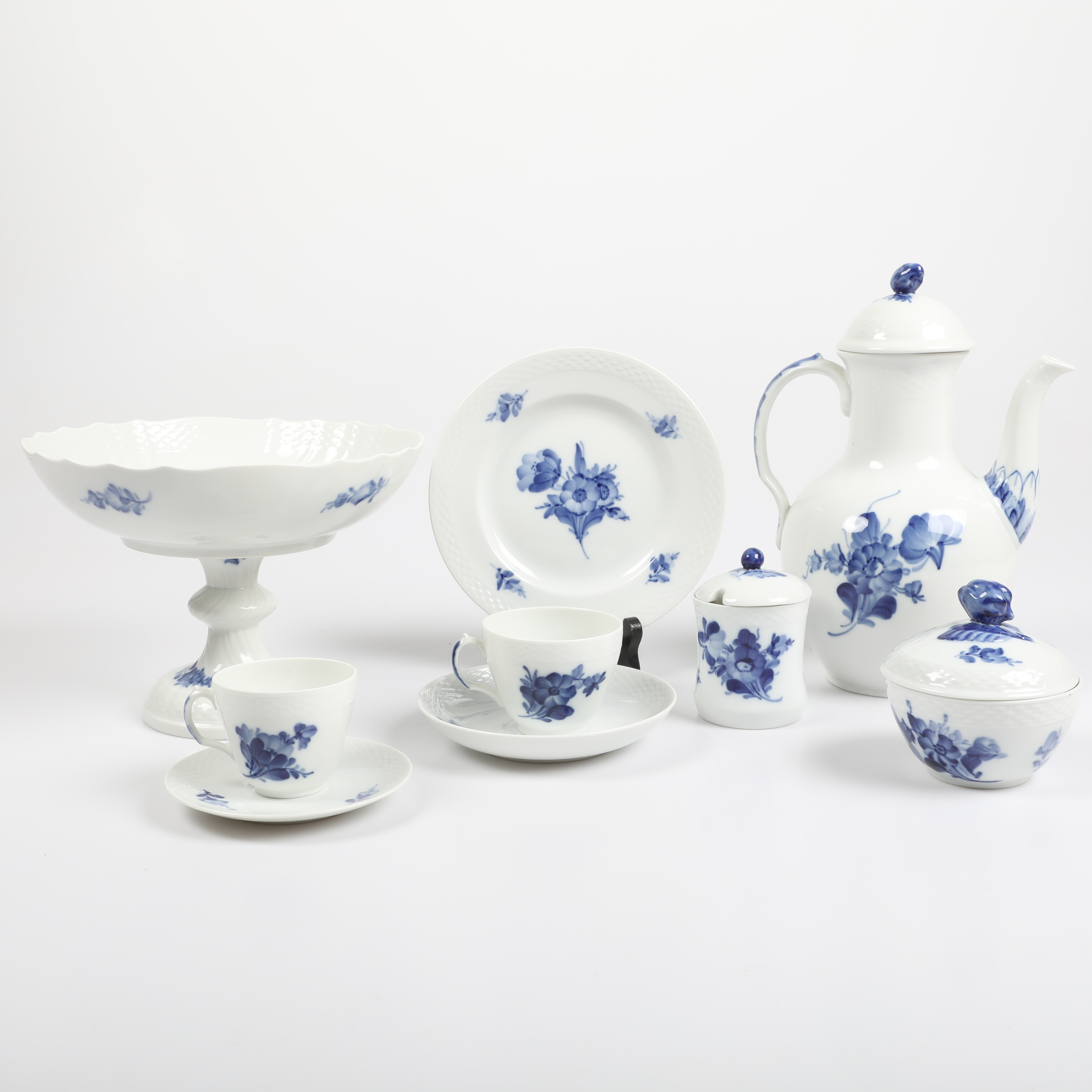 KAFFESERVIS, 63 delar, "Blå Blomst", porslin, Royal Copenhagen, Danmark.