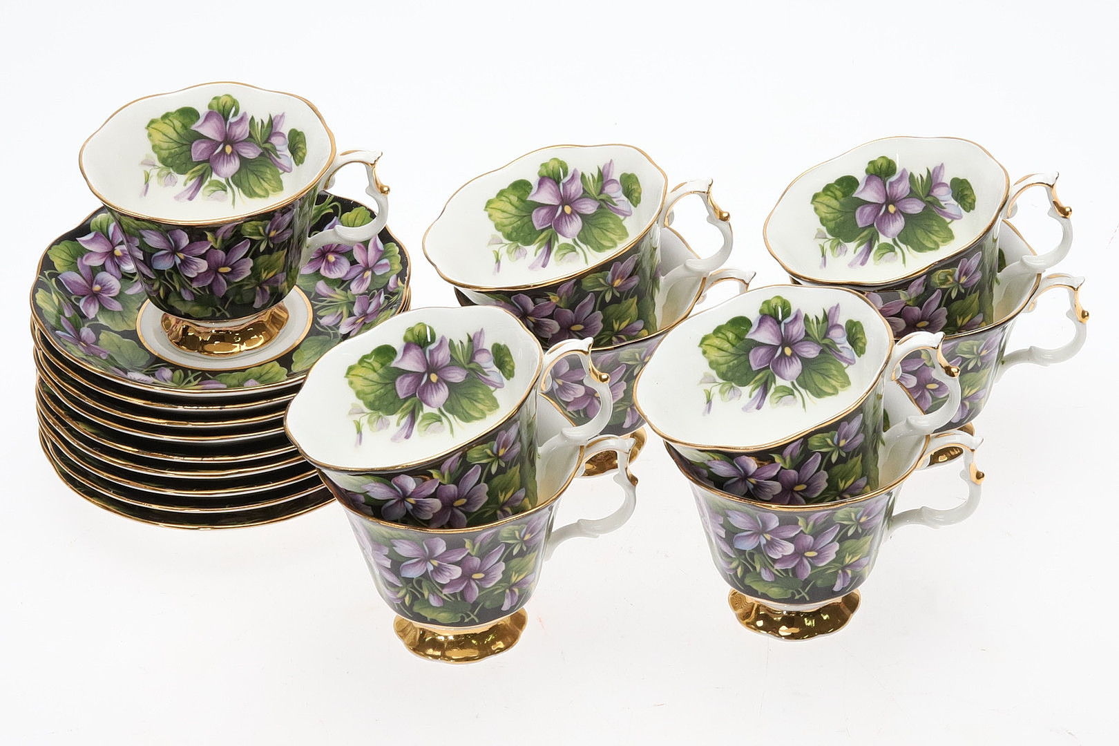 KAFFESERVIS. 18 delar. Benporslin, Royal Albert, "Purple Violet", England, 1900-talets fjärde kvartal.