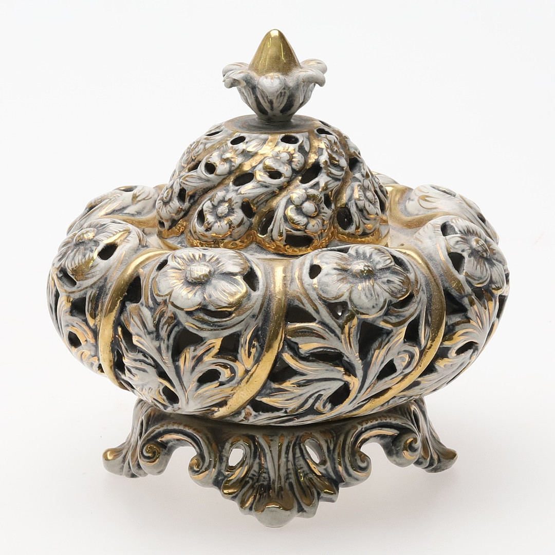 POTPOURRI- / LOCKSKÅL, porslin, Capodimonte, Italien.