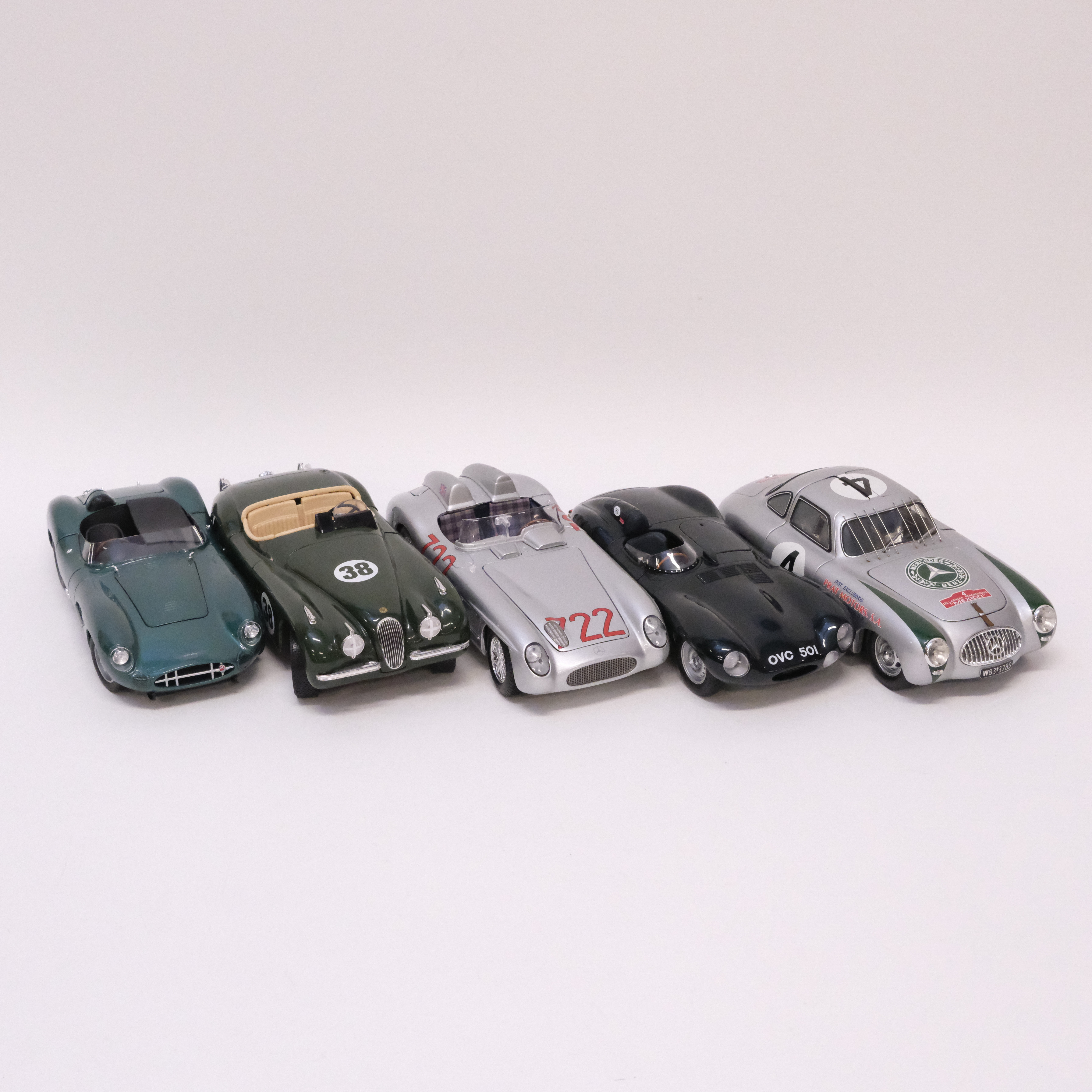 FEM MODELLBILAR. AUTOART, MAISTO, ERTL, SHELBY COLLECTIBLES INC OCH RICKO. SKALA 1:18.