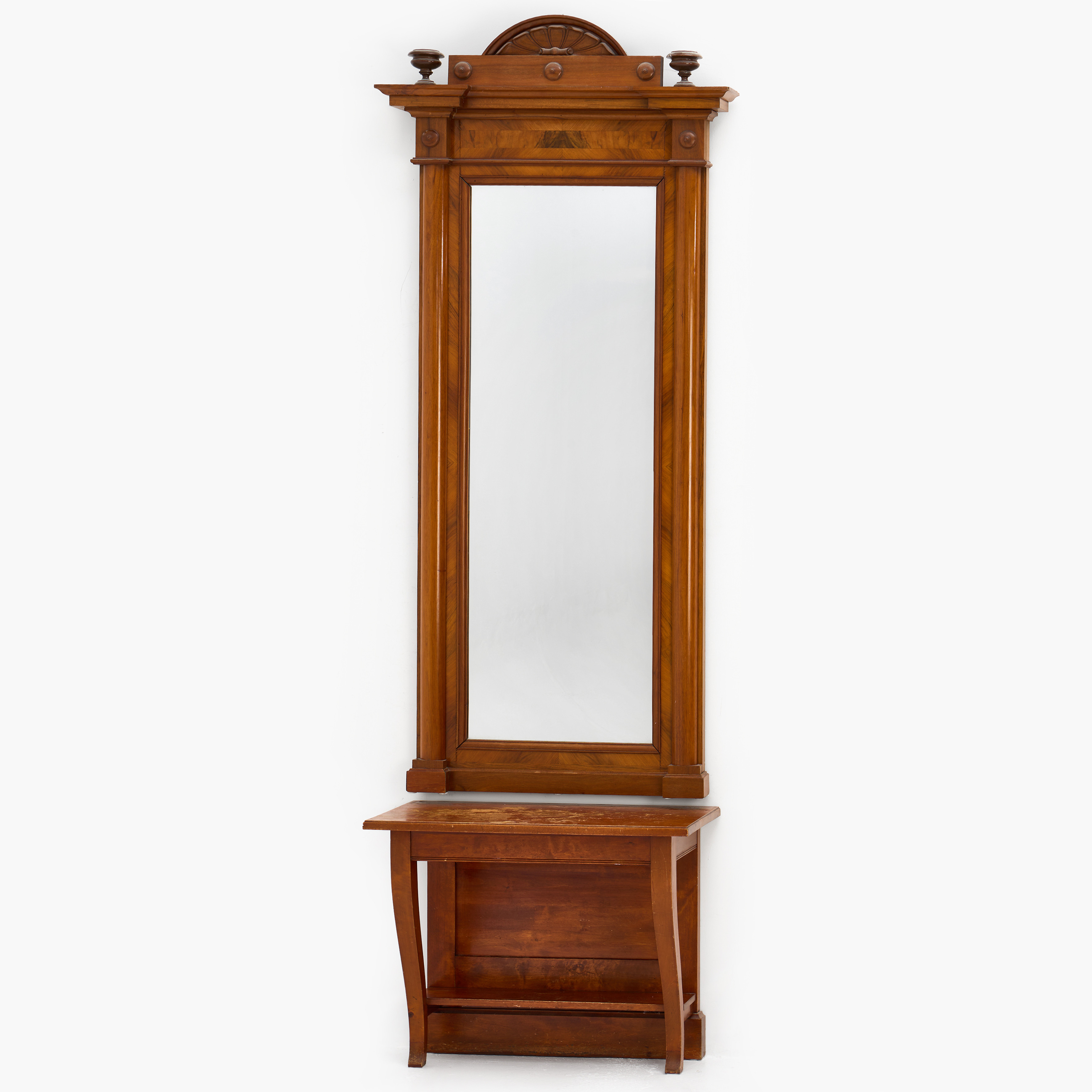 SPEGEL, 1800-tal, fanerad i mahogny, med konsolbord.