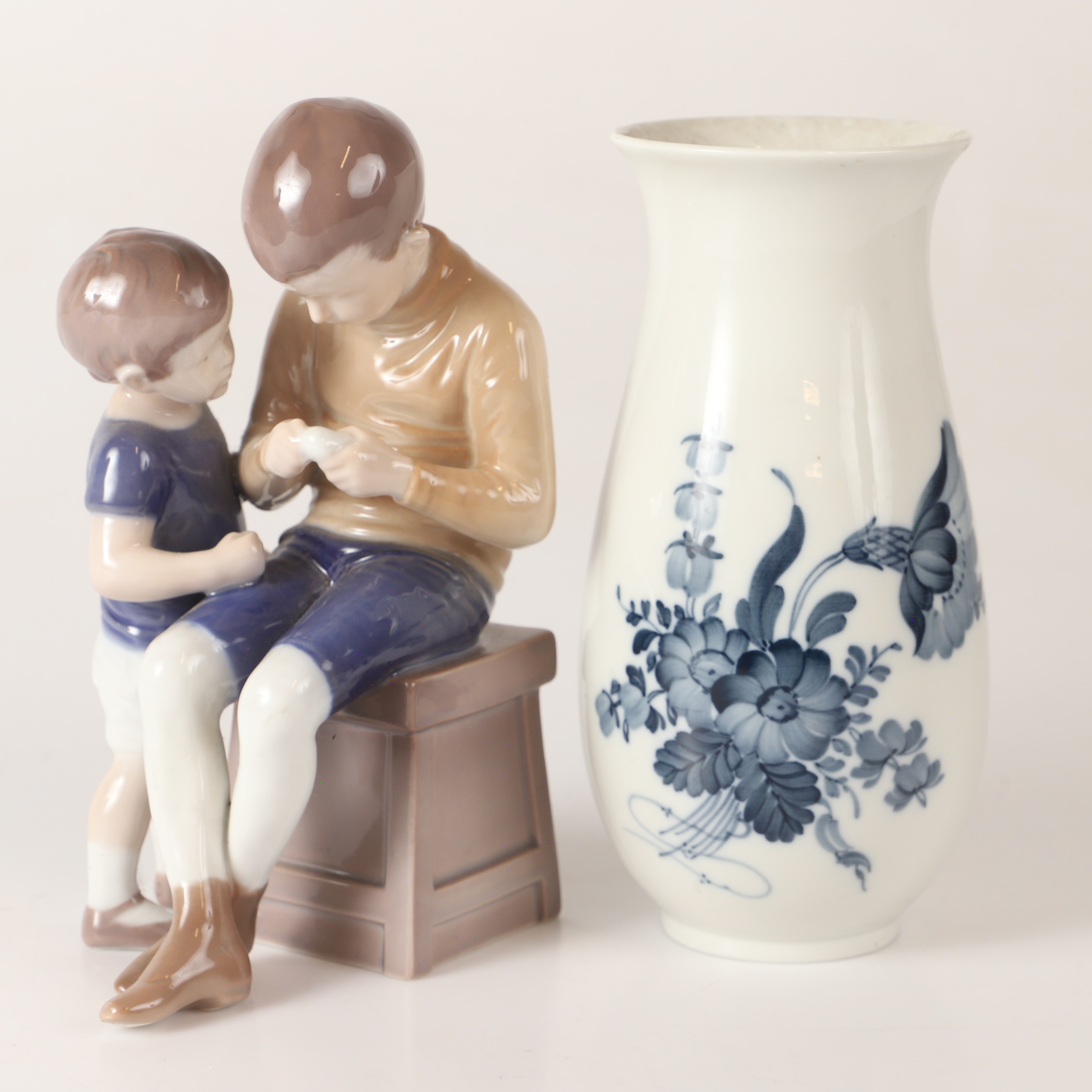 FIGURIN OCH VAS, porslin, Royal Copenhagen/Bing & Gröndahl.