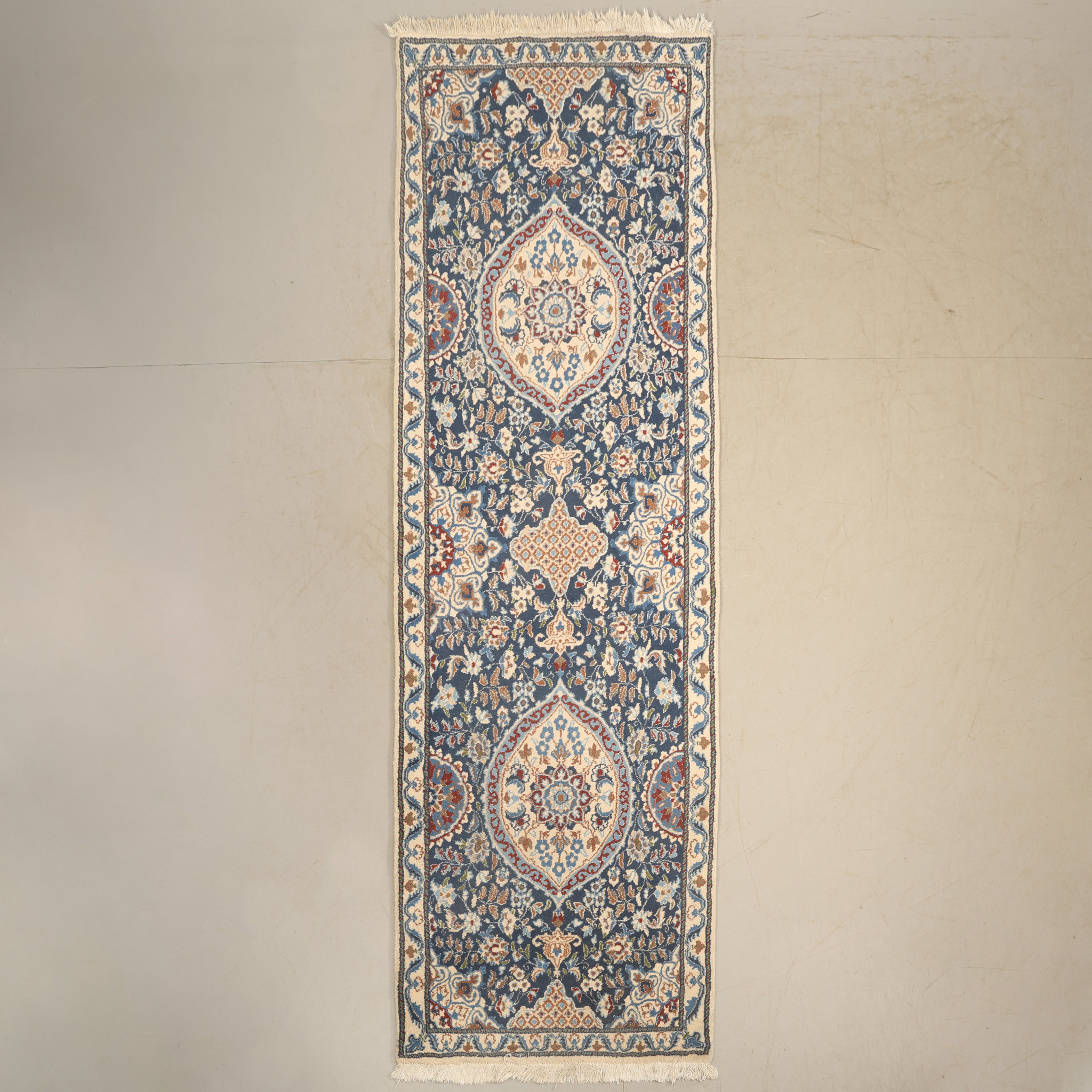 ORIENTMATTA, Nain, galleri, ca 280x88cm.