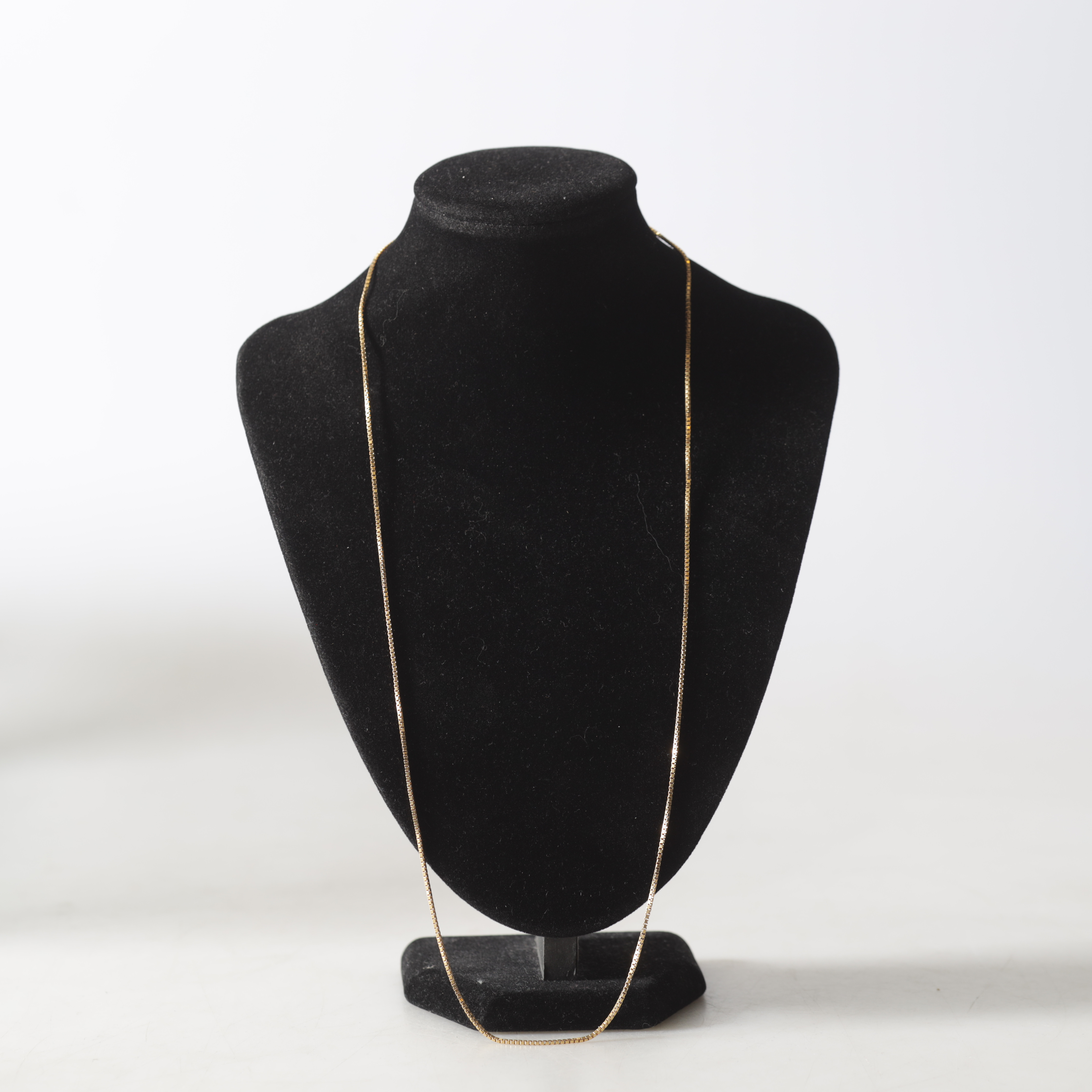 COLLIER, 18K guld. Totalvikt ca 9,4 gram.
