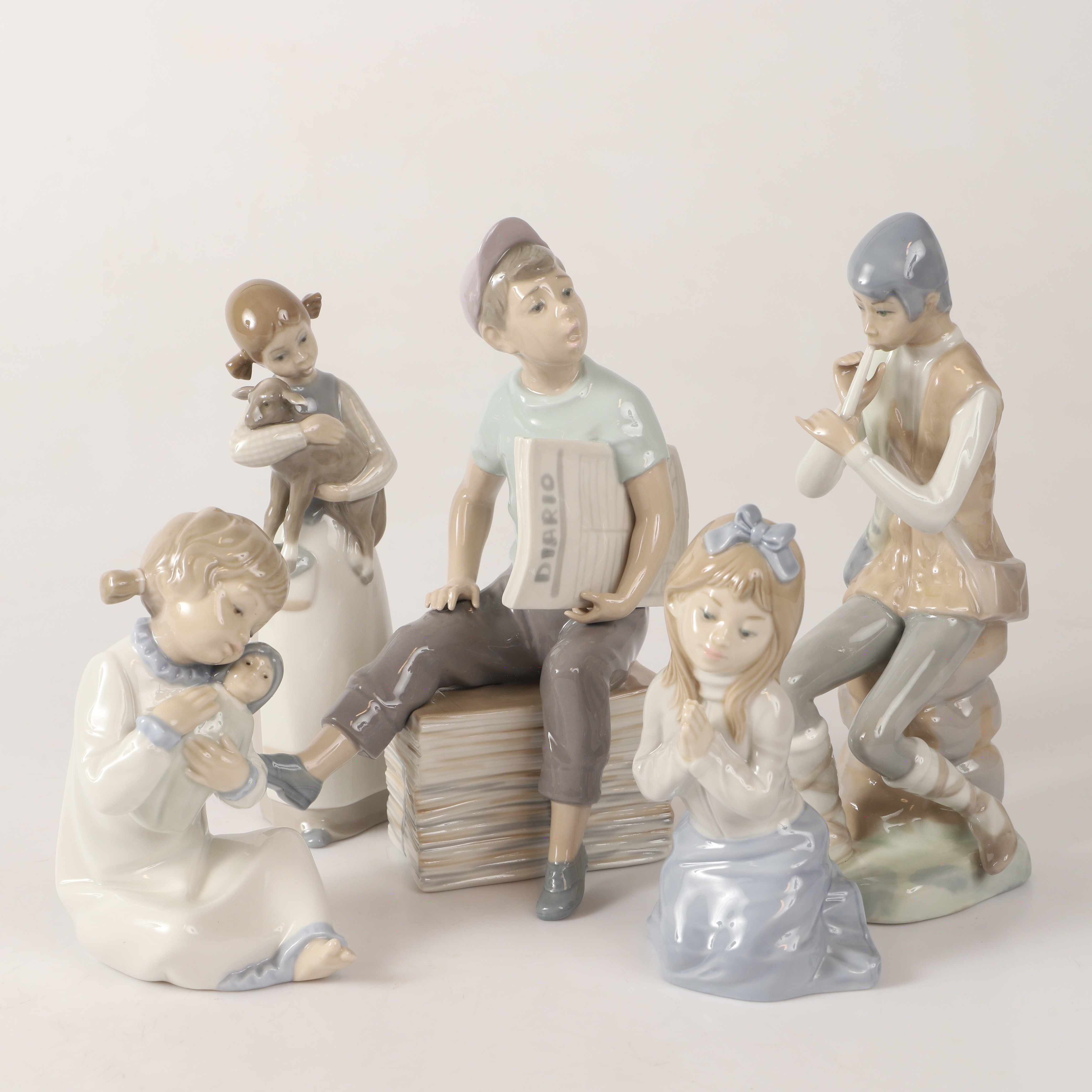 FIGURINER, 5 stycken, porslin, bl a Lladro, Nao och Casades, Spanien.