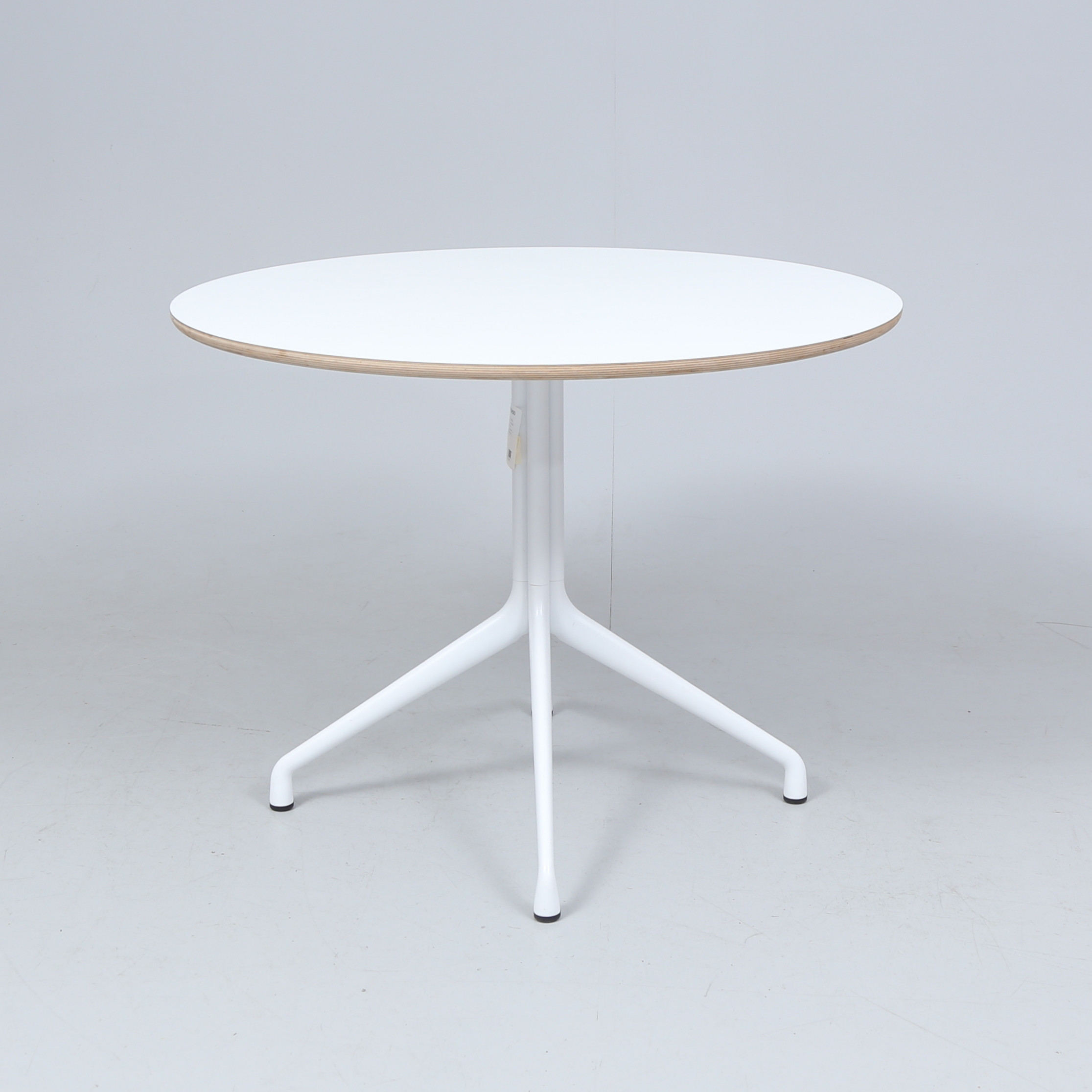 HEE WELLING. Matbord, metall och laminat, "about a table", Hay, Danmark, samtida.
