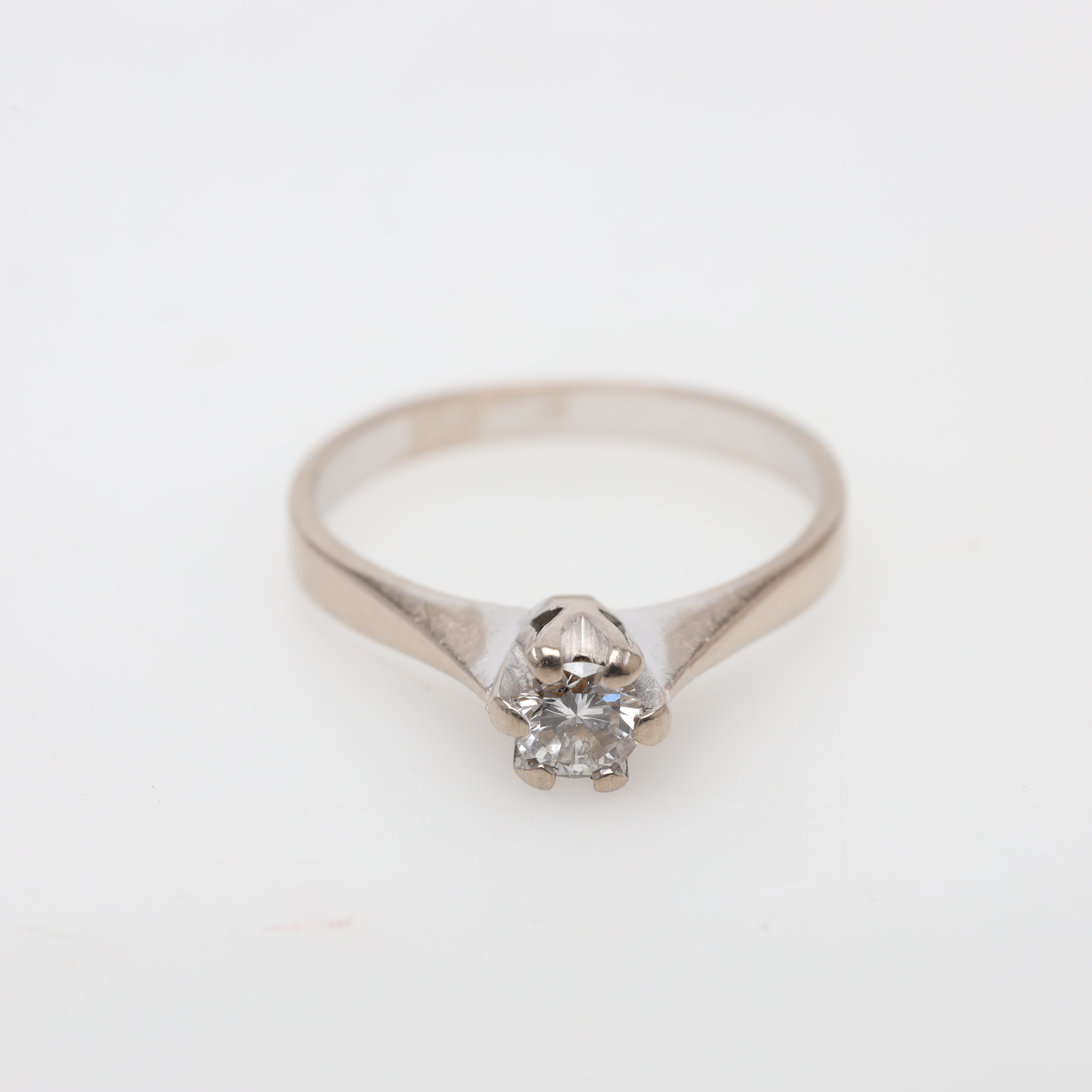 RING 18K, guld, med diamant, vikt ca 4 gram.