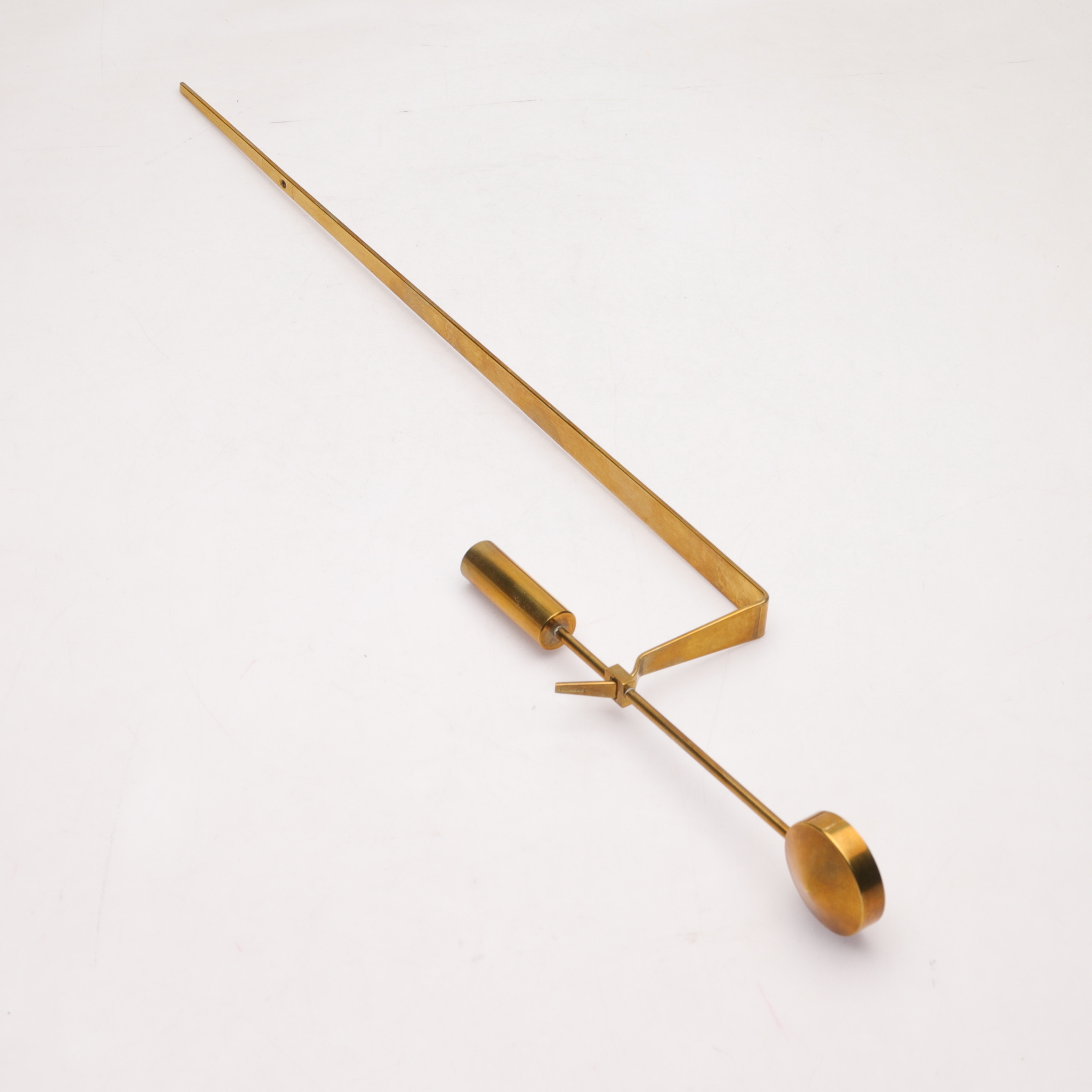 PIERRE FORSELL. Väggljusstake, "Pendel", mässing, Skultuna.